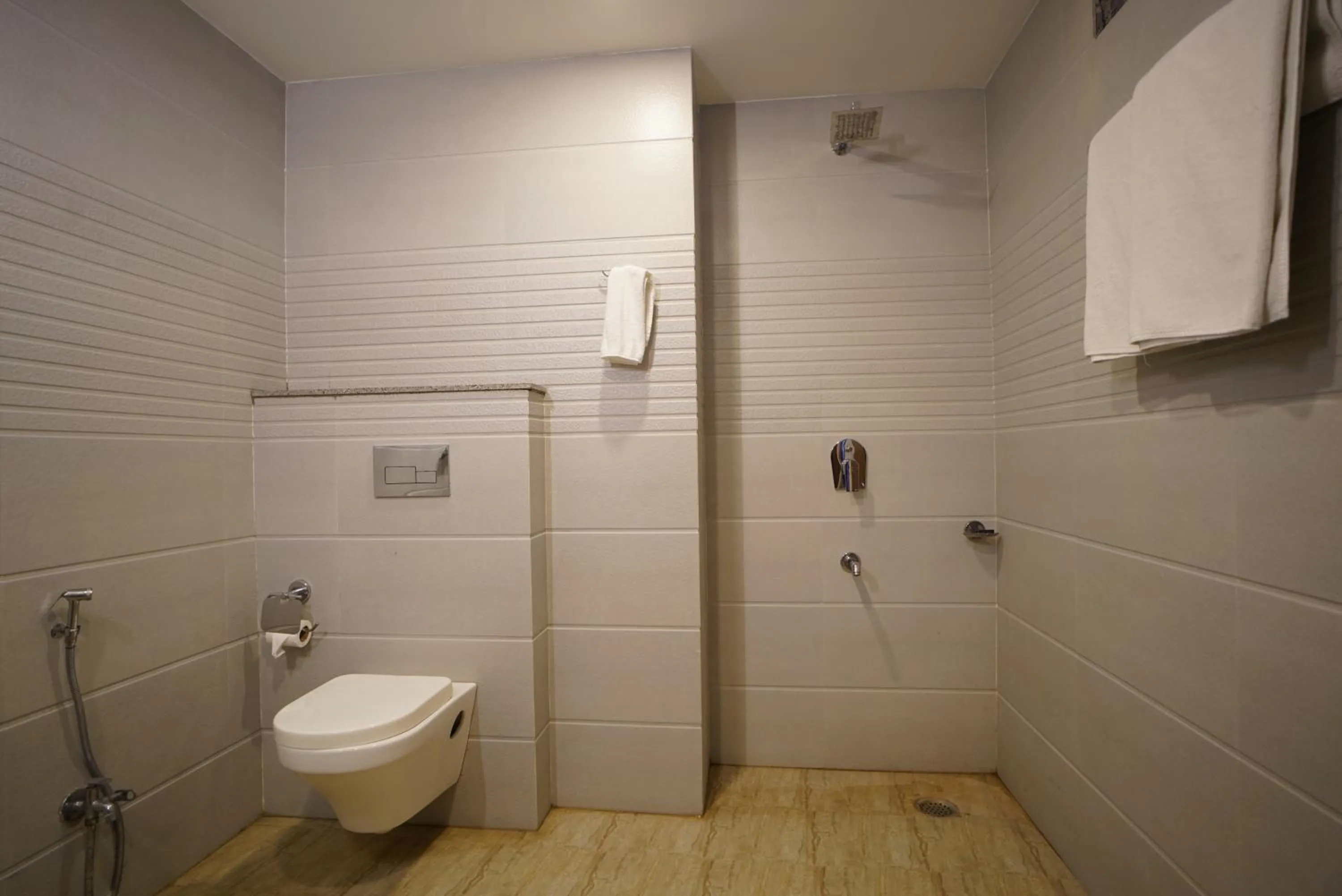 Bathroom in Pax Hotel Grand Blue 3 min walk from Udaipur city Railway Station