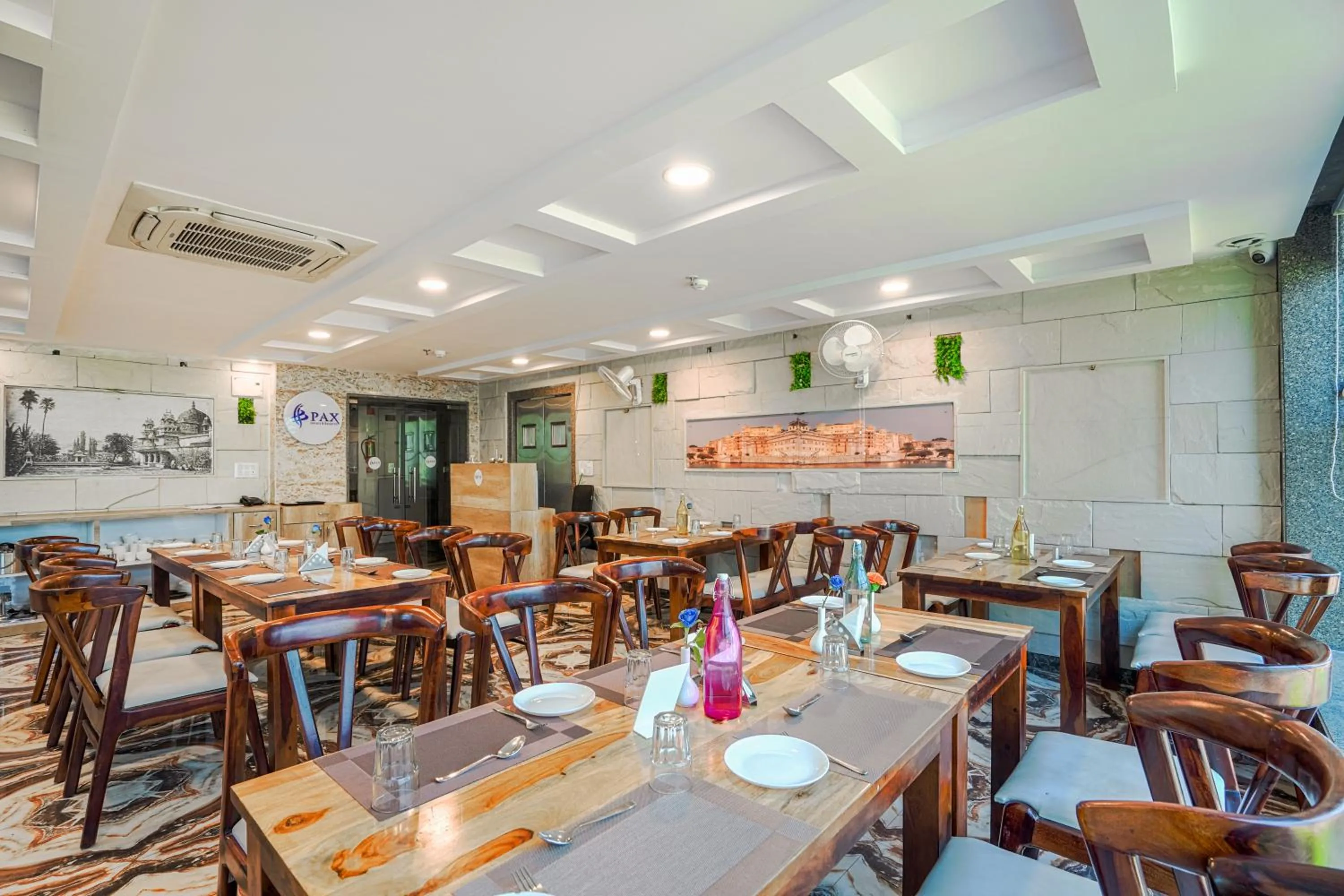 Restaurant/places to eat in Pax Hotel Grand Blue 3 min walk from Udaipur city Railway Station