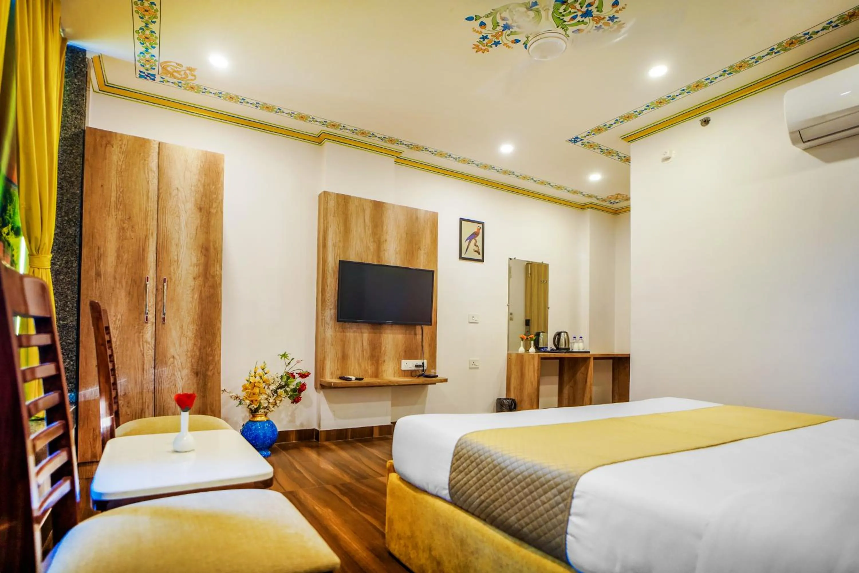 Business facilities, Bed in Pax Hotel Grand Blue 3 min walk from Udaipur city Railway Station