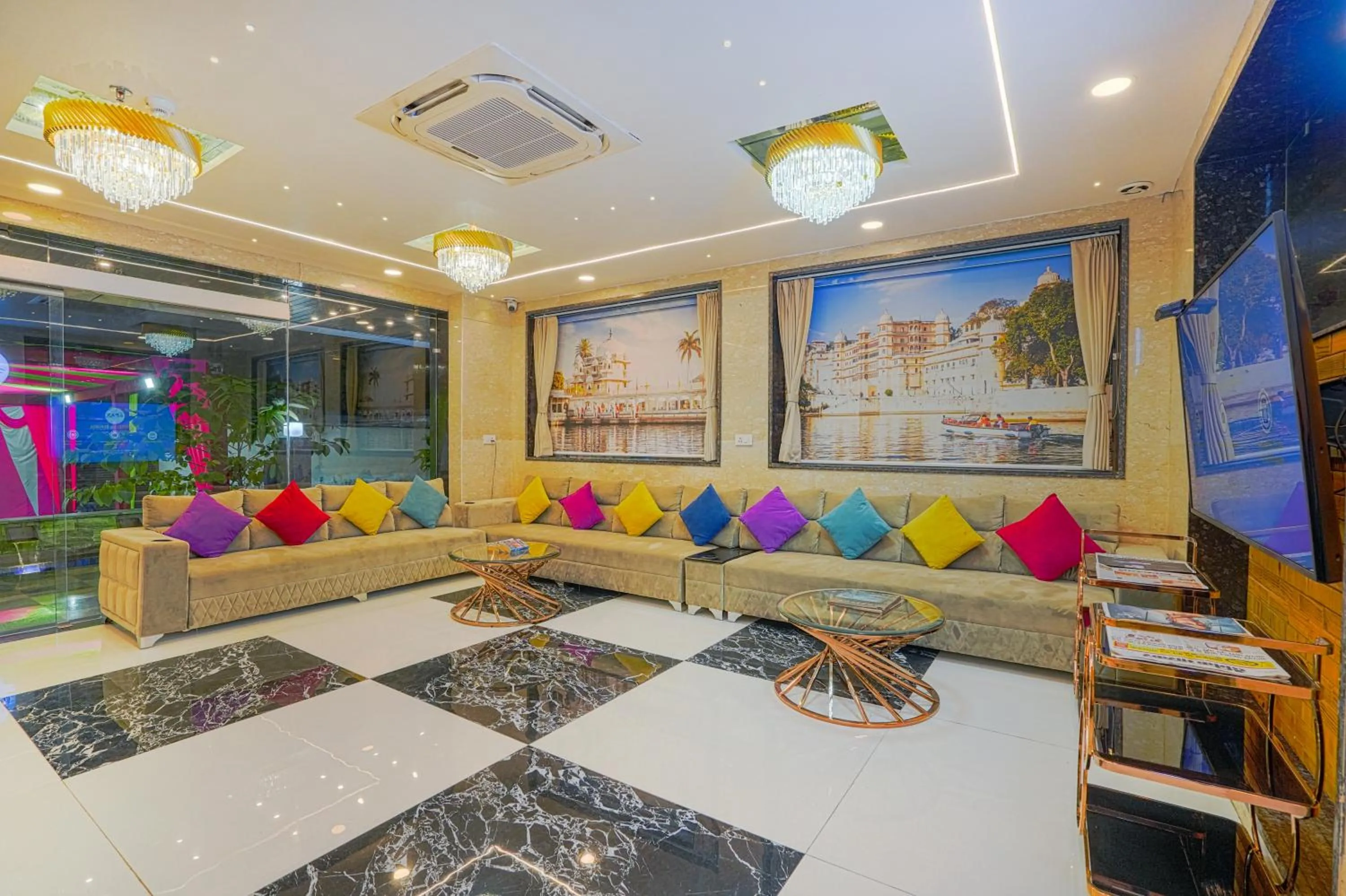 Lobby or reception in Pax Hotel Grand Blue 3 min walk from Udaipur city Railway Station