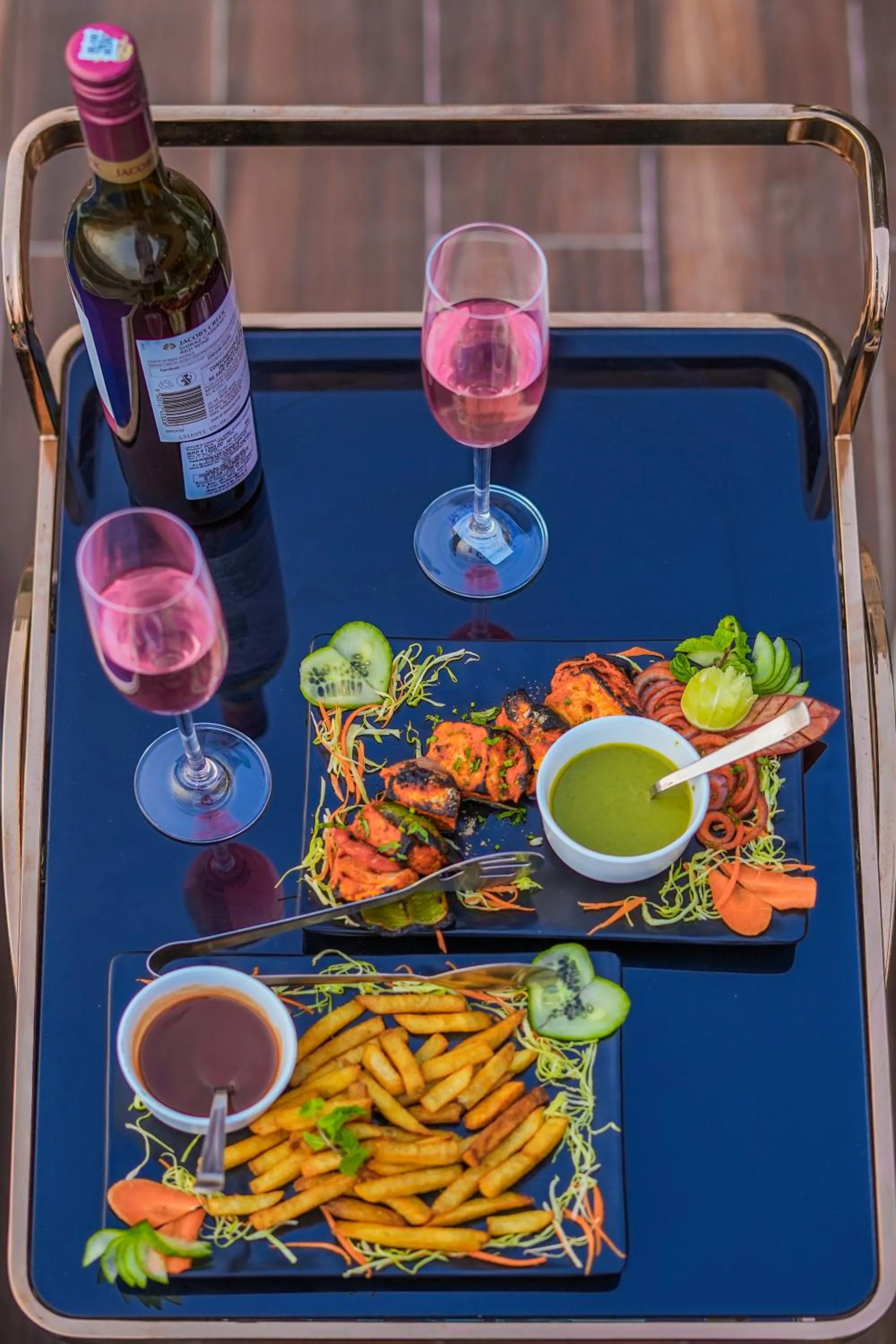 Restaurant/places to eat in Pax Hotel Grand Blue 3 min walk from Udaipur city Railway Station