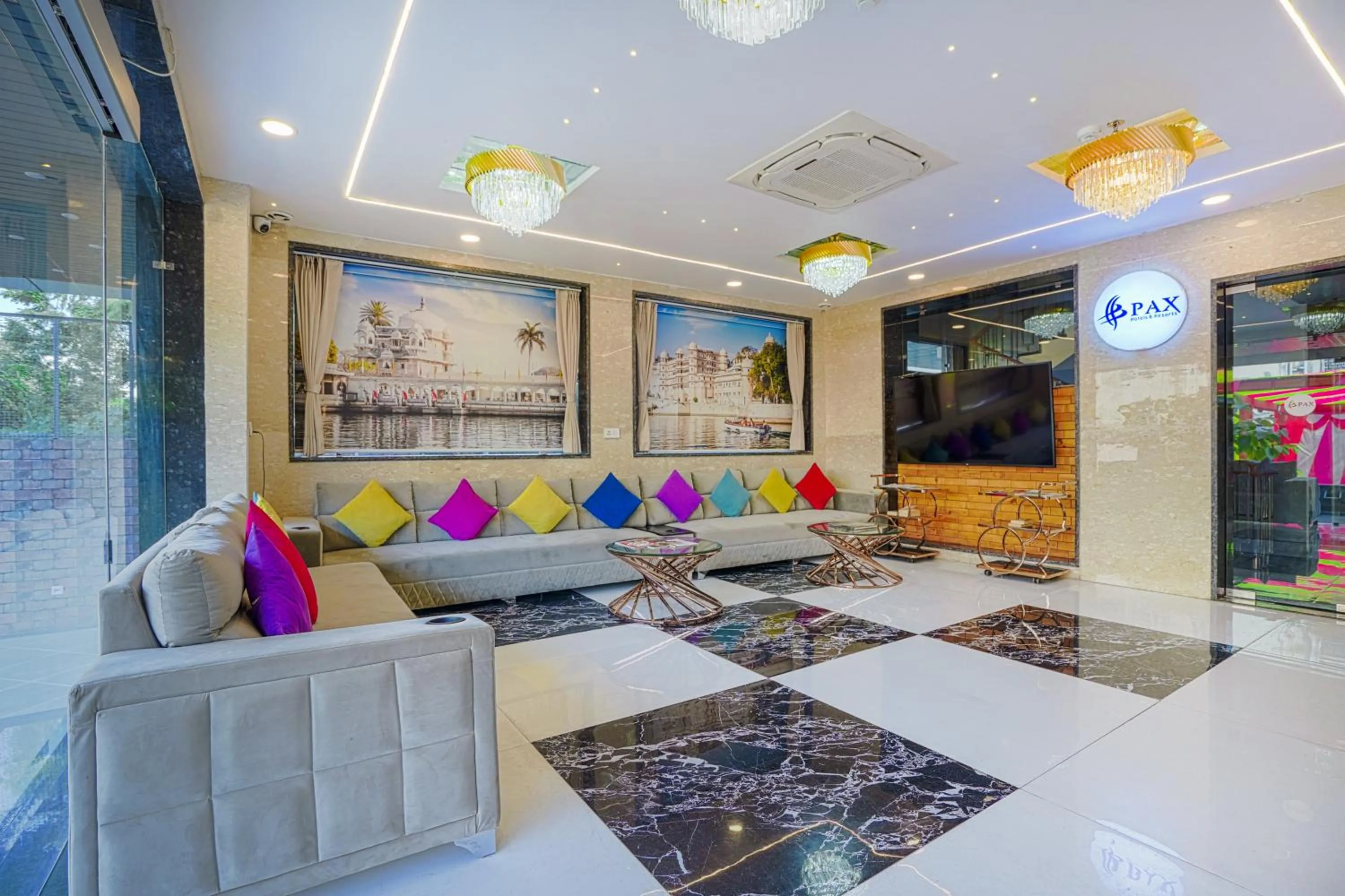 Lobby or reception in Pax Hotel Grand Blue 3 min walk from Udaipur city Railway Station