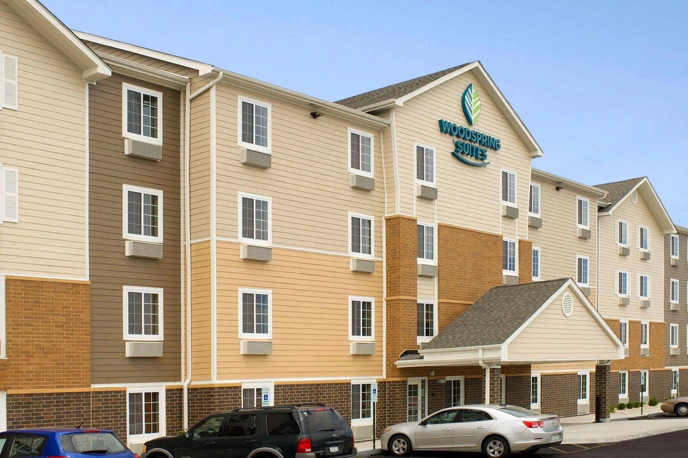 Property building in WoodSpring Suites Chicago Romeoville