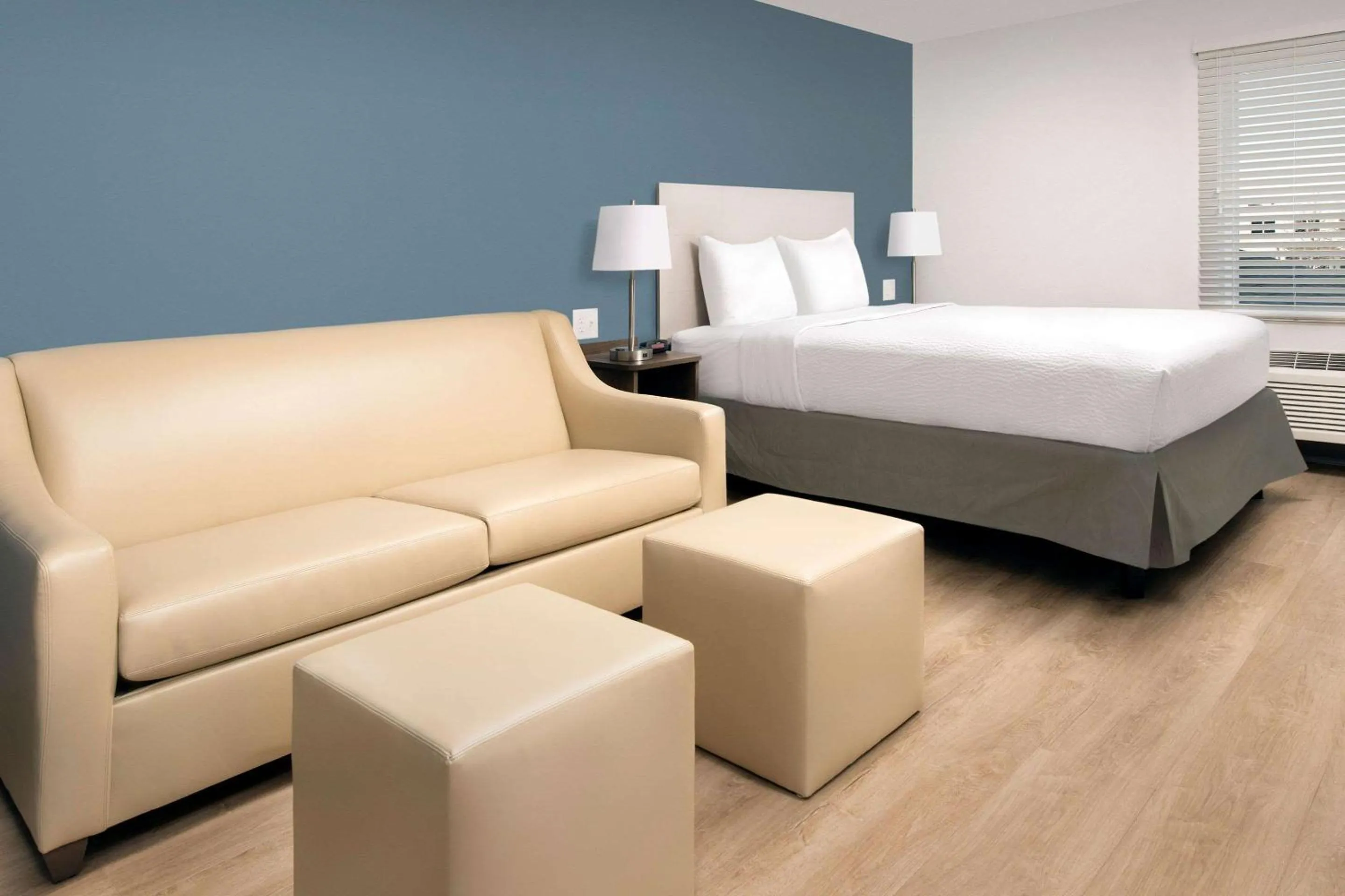 Bedroom, Bed in WoodSpring Suites Chicago Tinley Park