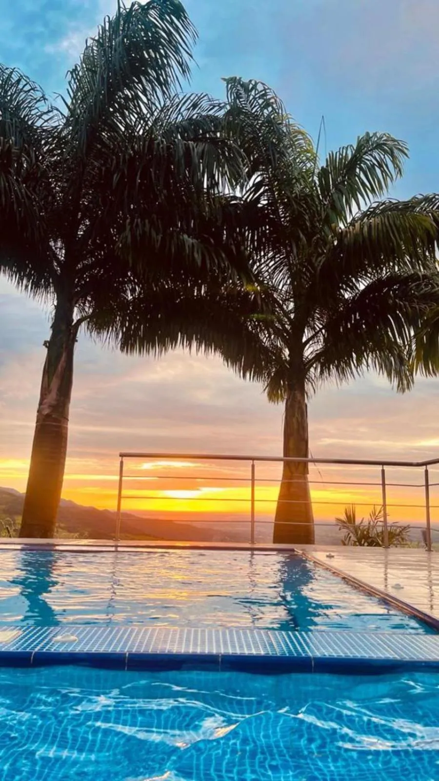 Swimming pool in Mirador El paraiso glamping