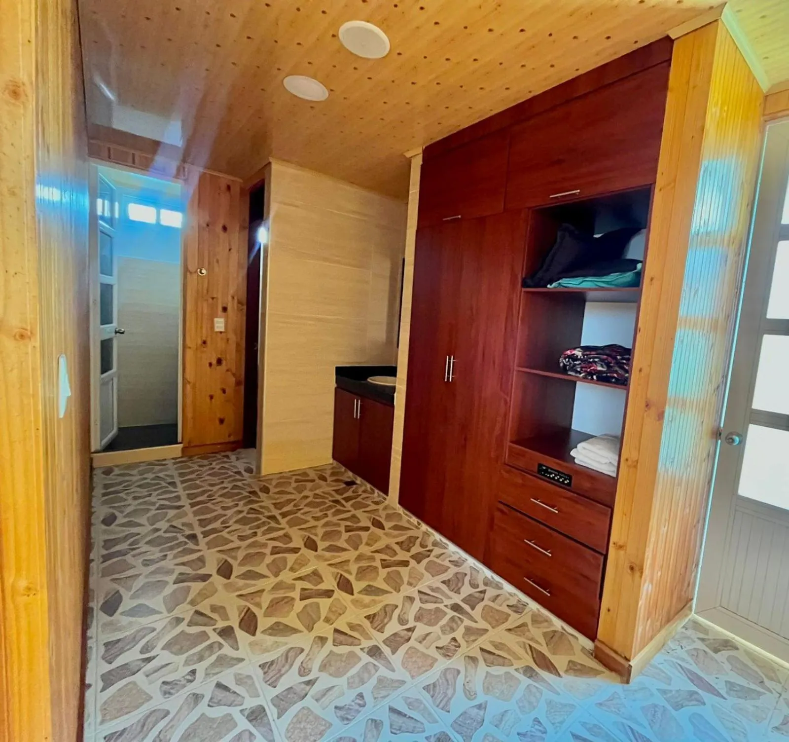 wardrobe in Mirador El paraiso glamping