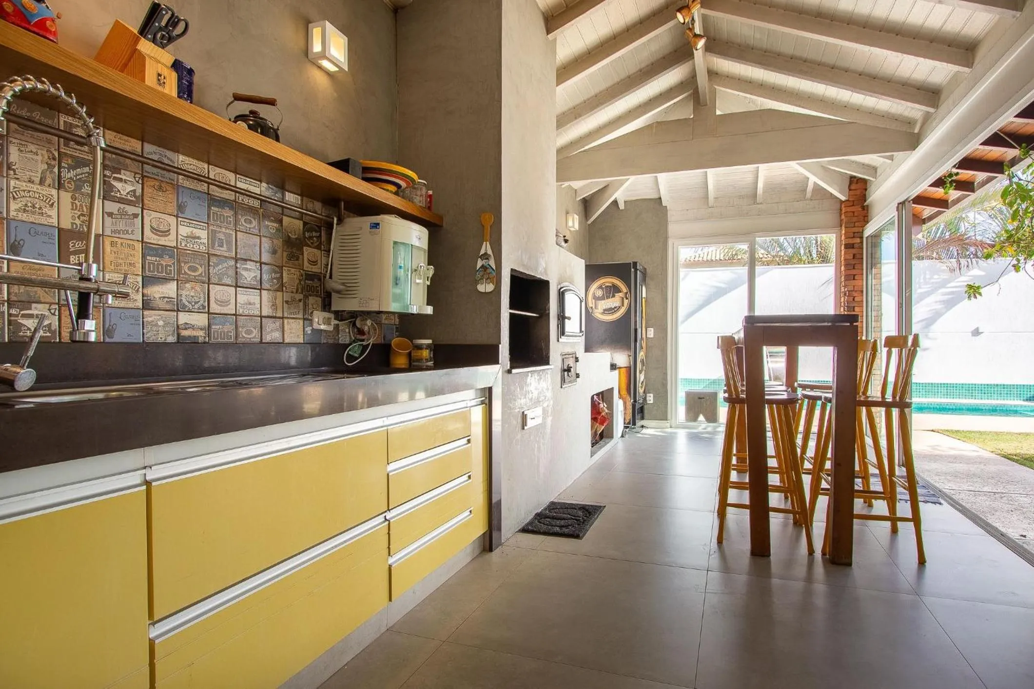 BBQ facilities in Búzios praia de Geribá, piscina e churrasqueira