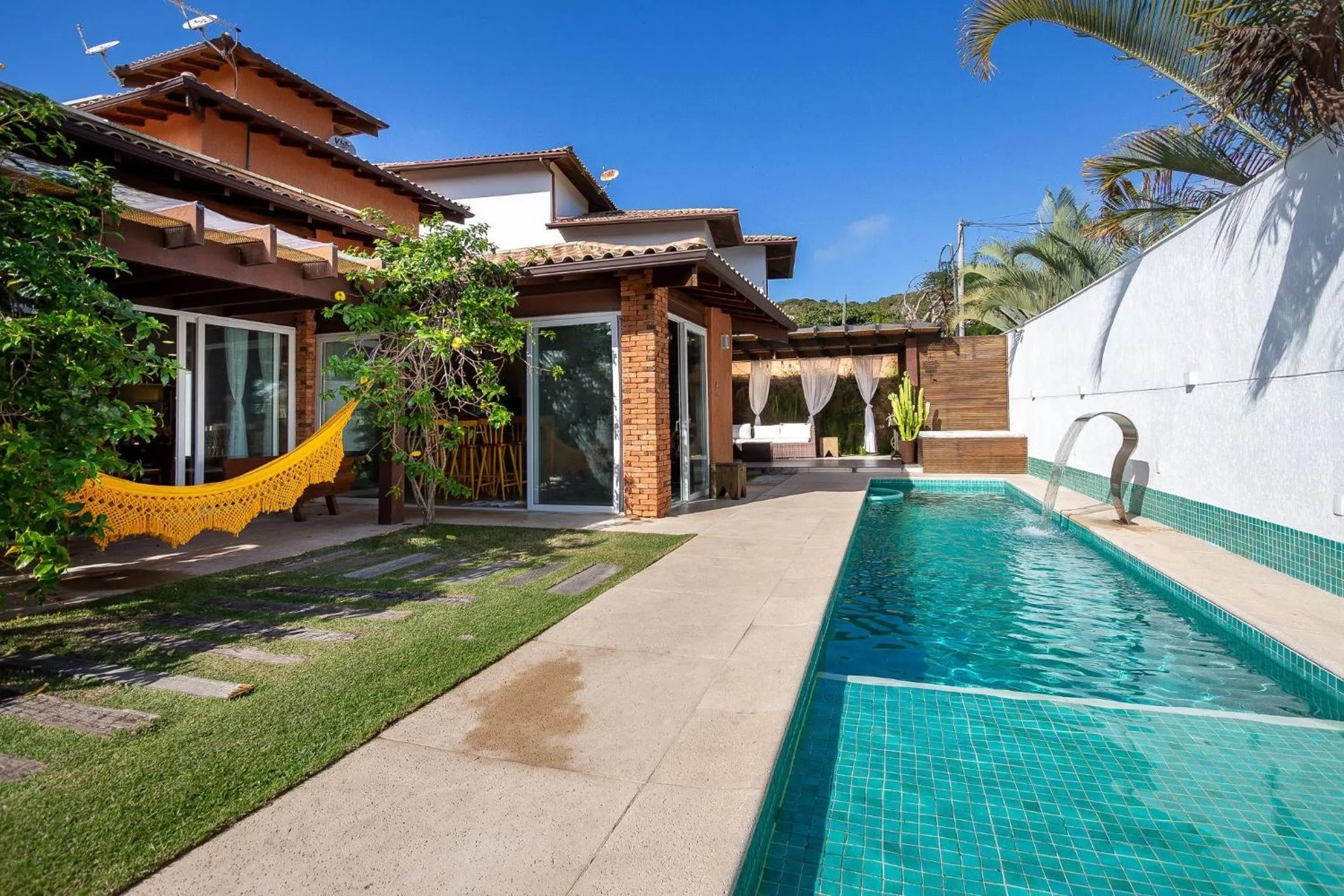 Garden in Búzios praia de Geribá, piscina e churrasqueira