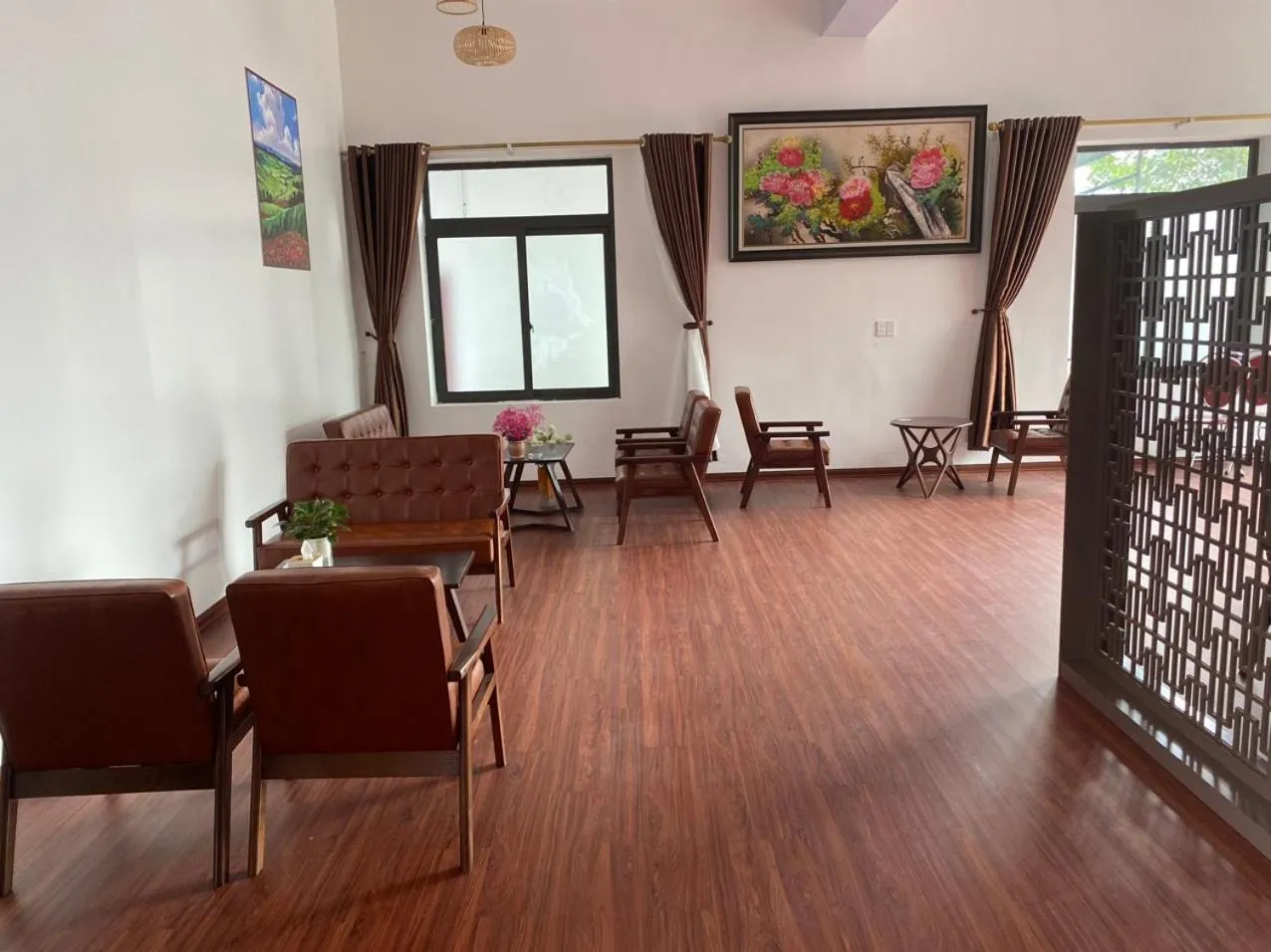 Lounge or bar in PHÚ QUÝ HOTEL near ĐÔNG KINH MARKET