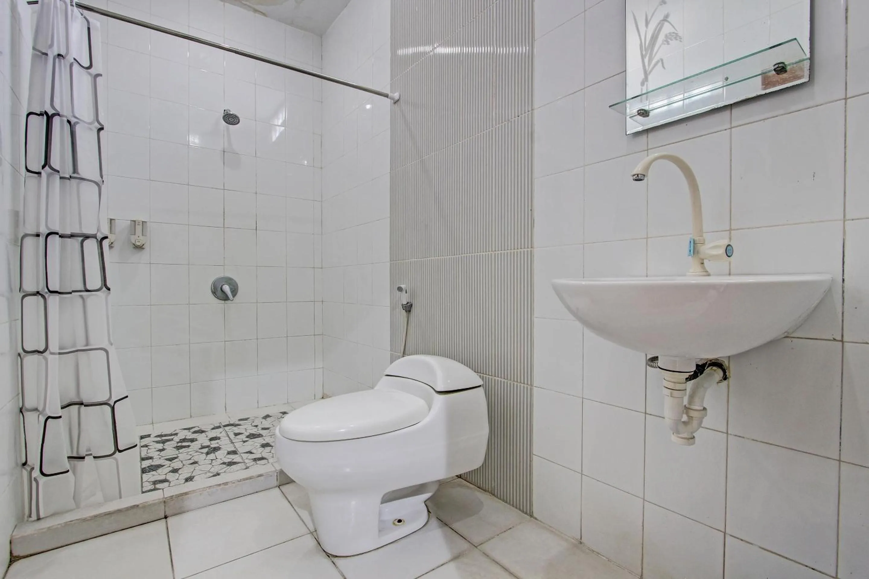 Bathroom in OYO 91920 Pondok'ku Inn