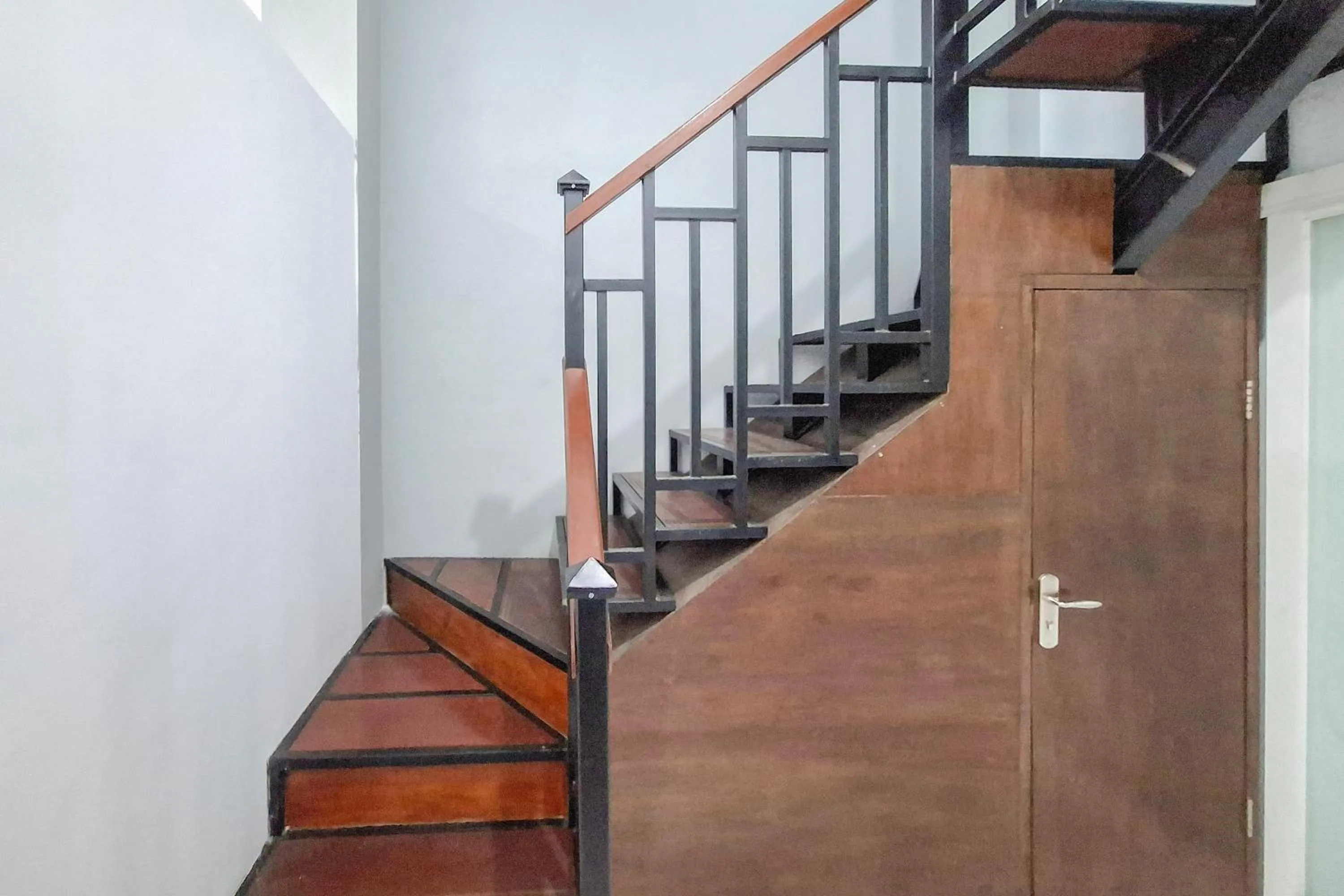 Property building in RedDoorz Syariah at Fariza Guesthouse Kendal