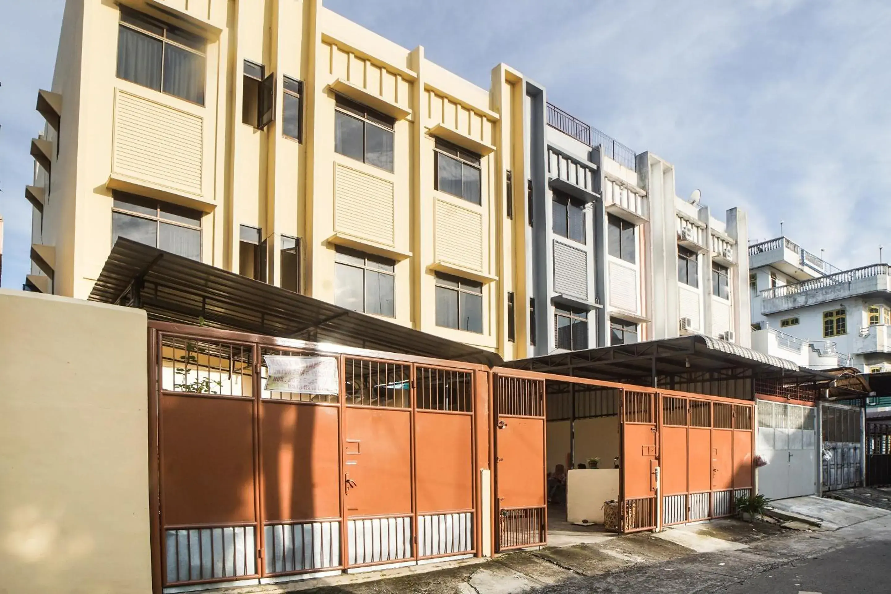 Facade/entrance in Hotel O Kost Ketapang Syariah Facade/entrance in Hotel O Kost Ketapang Syariah