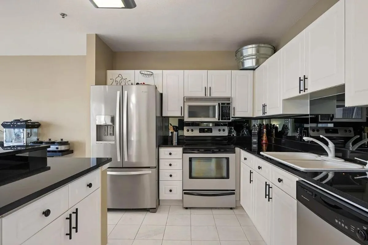 Kitchen or kitchenette in 3/3 Condo on Texas Motor Speedway