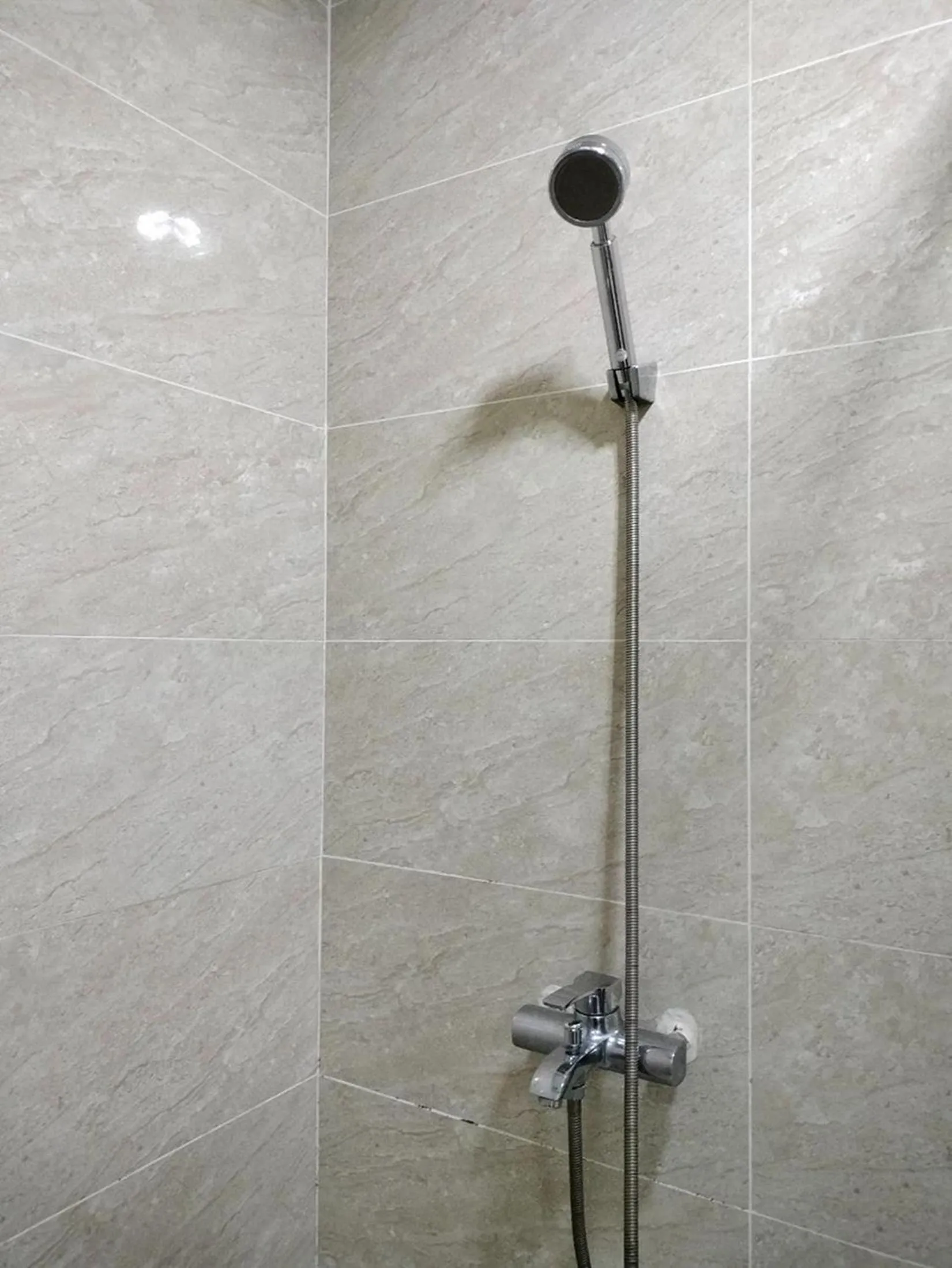 Shower in Tam Tin Hotel