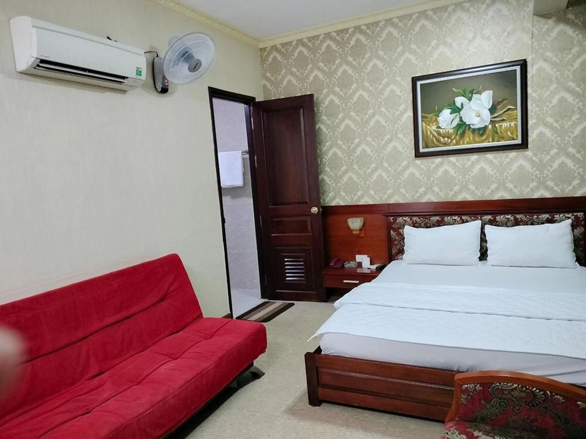 Photo of the whole room in Tam Tin Hotel