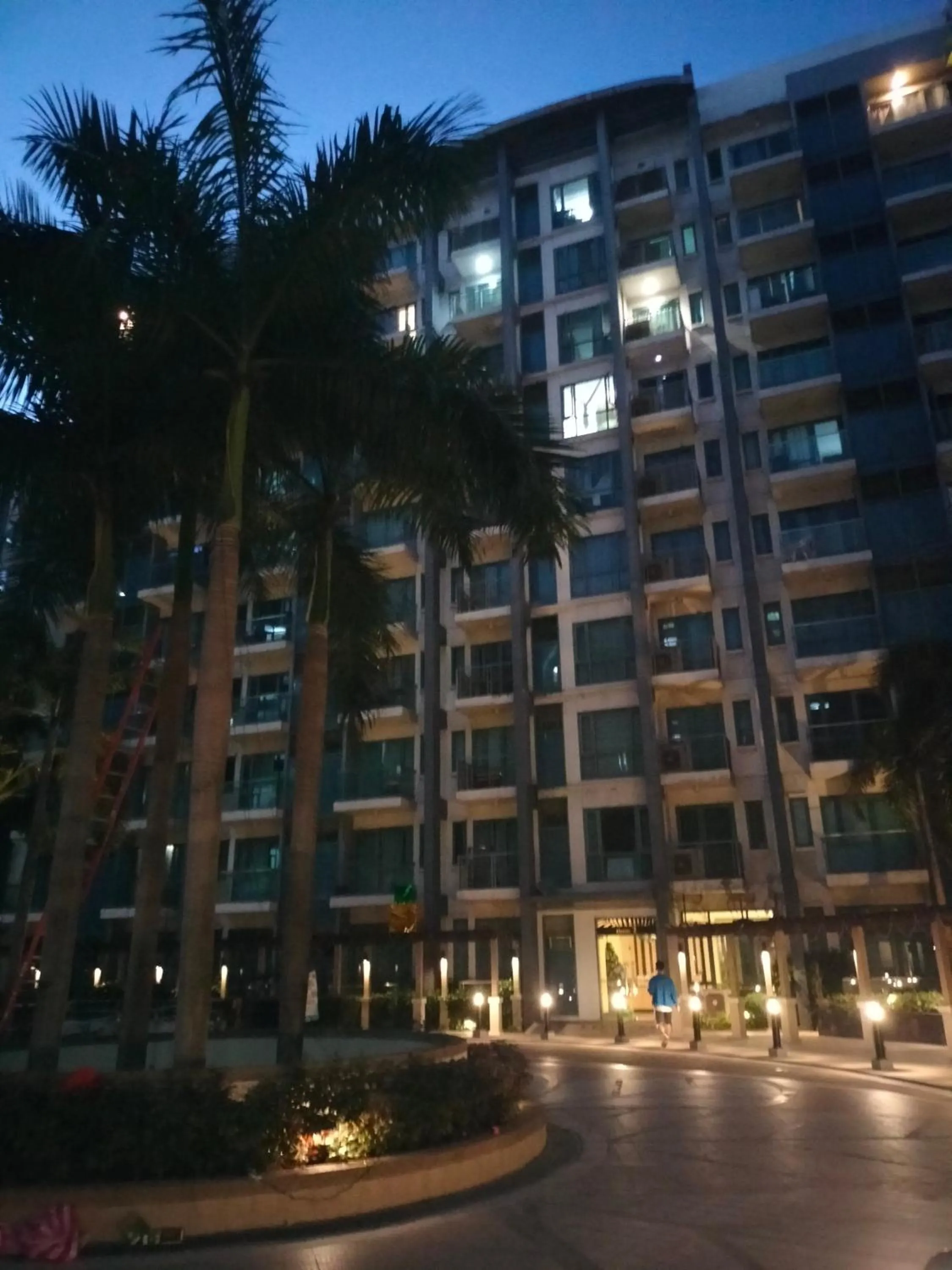 RQUI CONDOTEL INFRONT OF NAIA TERMINAL 3