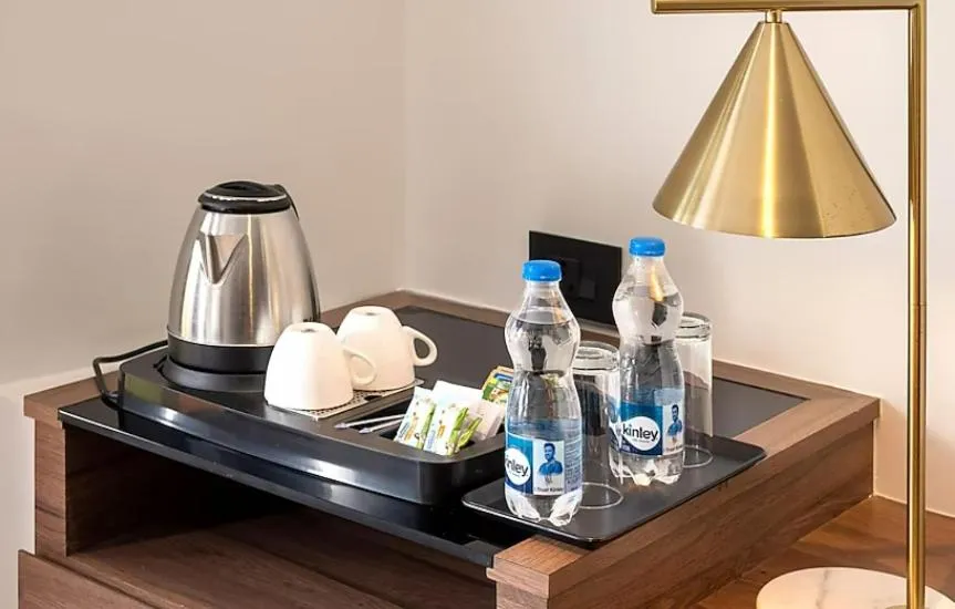 Coffee/tea facilities in Crystal Suites