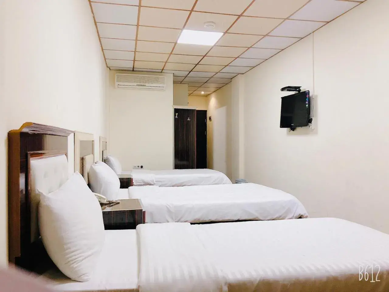 Basic Triple Room in Hotel Sinaia Palace Basic Triple Room in Hotel Sinaia Palace