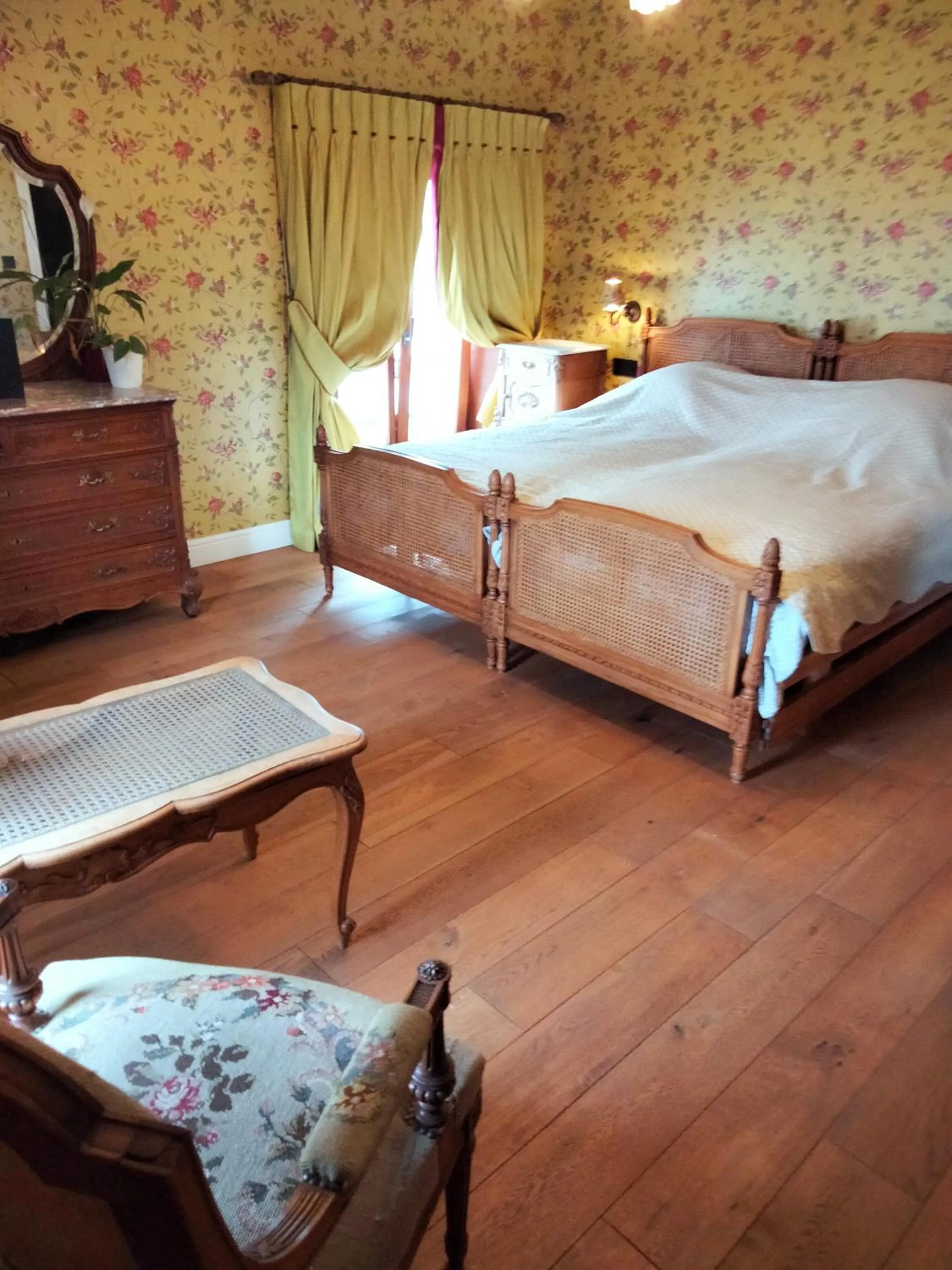 Bed in L'auberge hôtel Beauraing