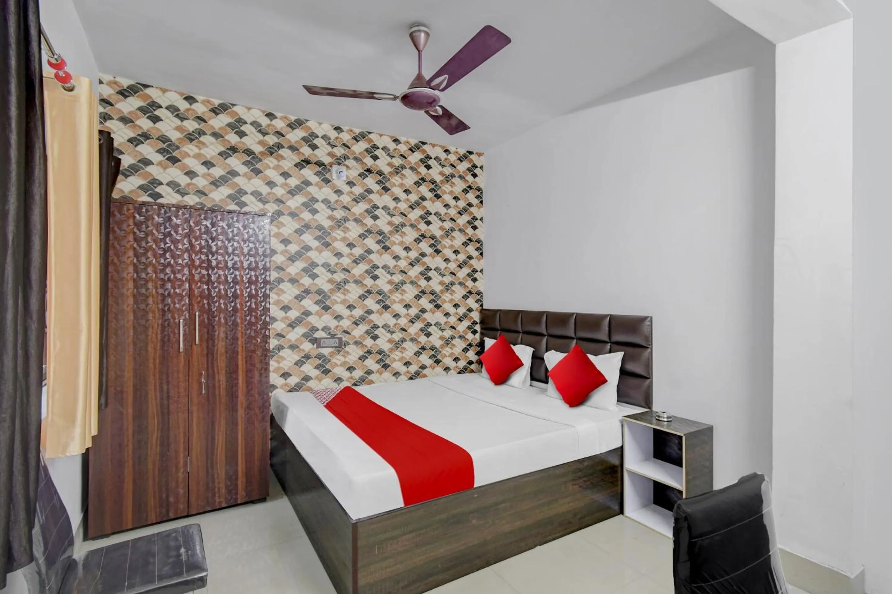 Bedroom, Bed in Hotel O ALISHA LODGE