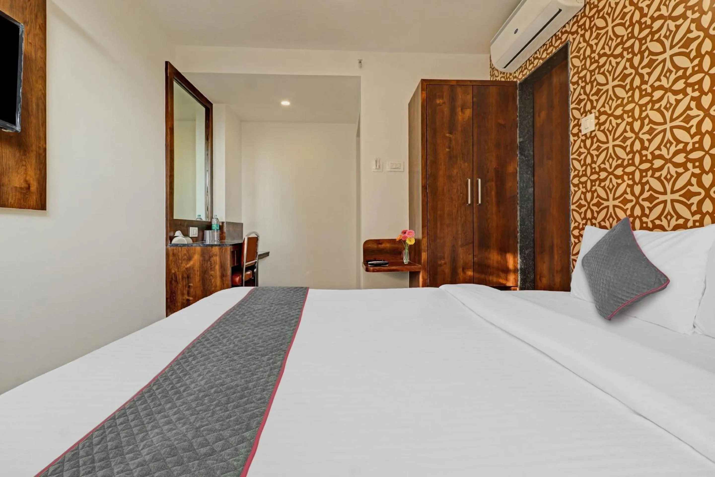 Bedroom, Bed in Townhouse Vandana Residency