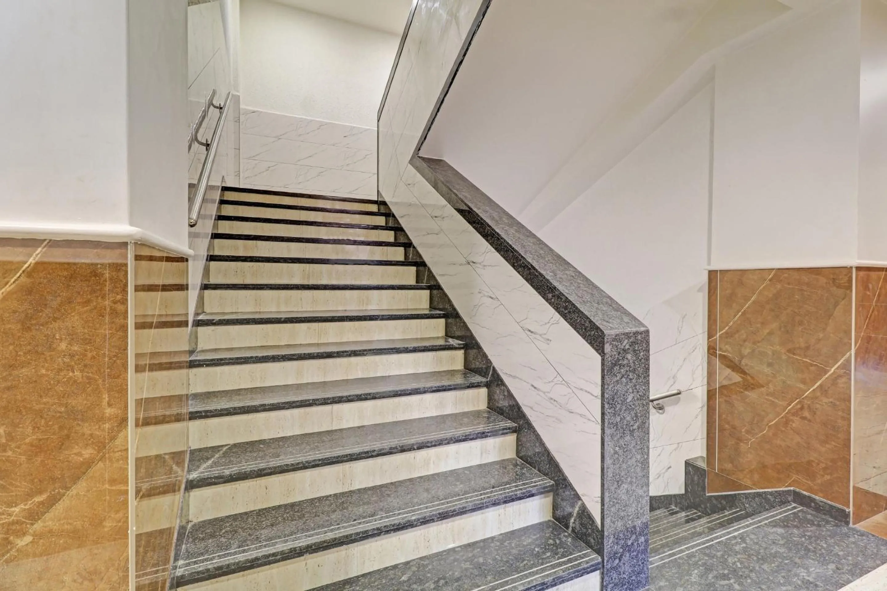 Lobby or reception in Townhouse Vandana Residency