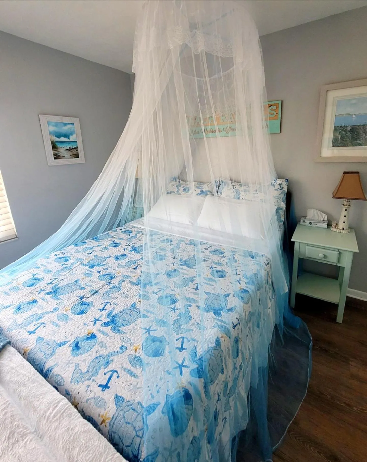 Bed in Searenity, Waterside studio in the heart of Treasure Island, walk to beach