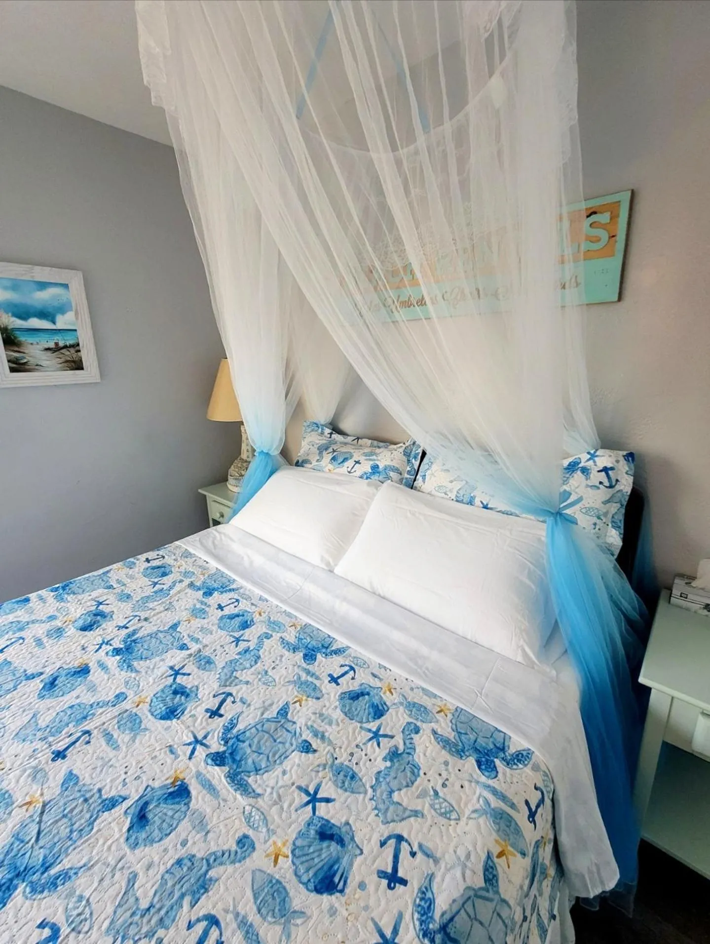 Bed in Searenity, Waterside studio in the heart of Treasure Island, walk to beach