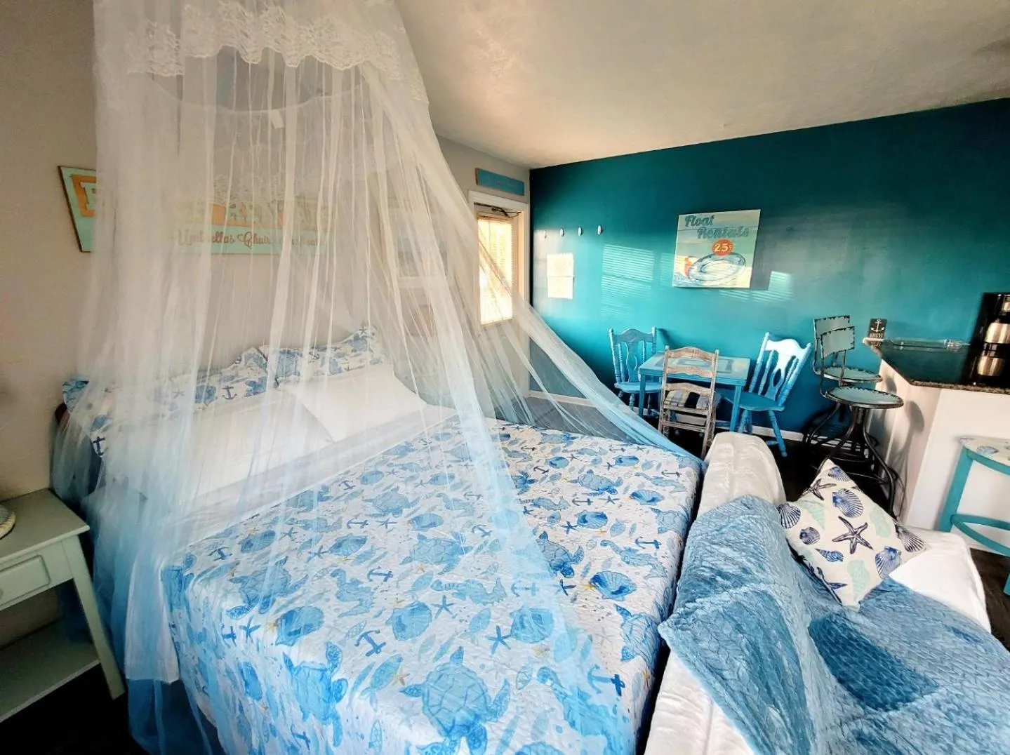 Bed in Searenity, Waterside studio in the heart of Treasure Island, walk to beach