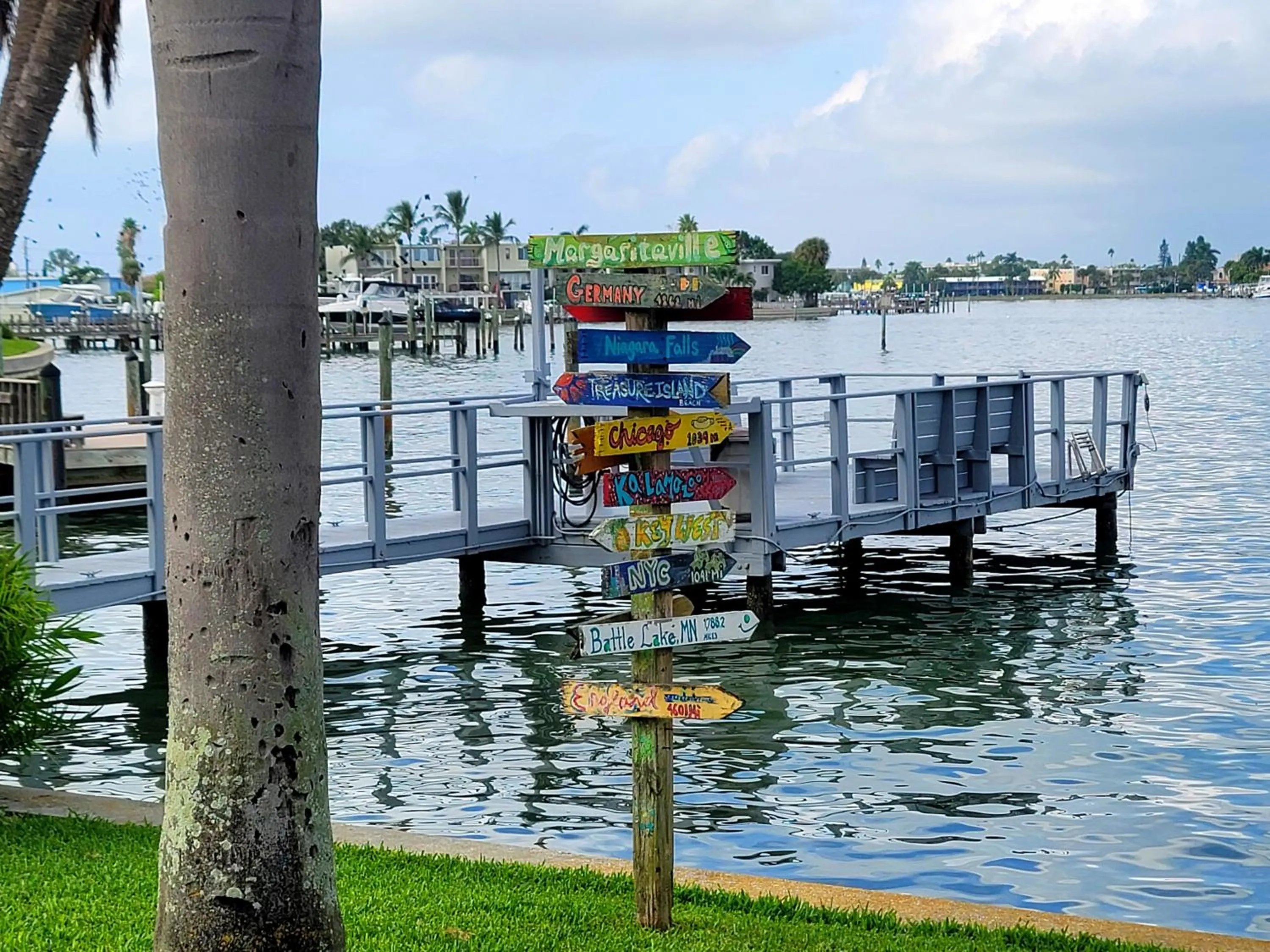 Searenity, Waterside studio in the heart of Treasure Island, walk to beach