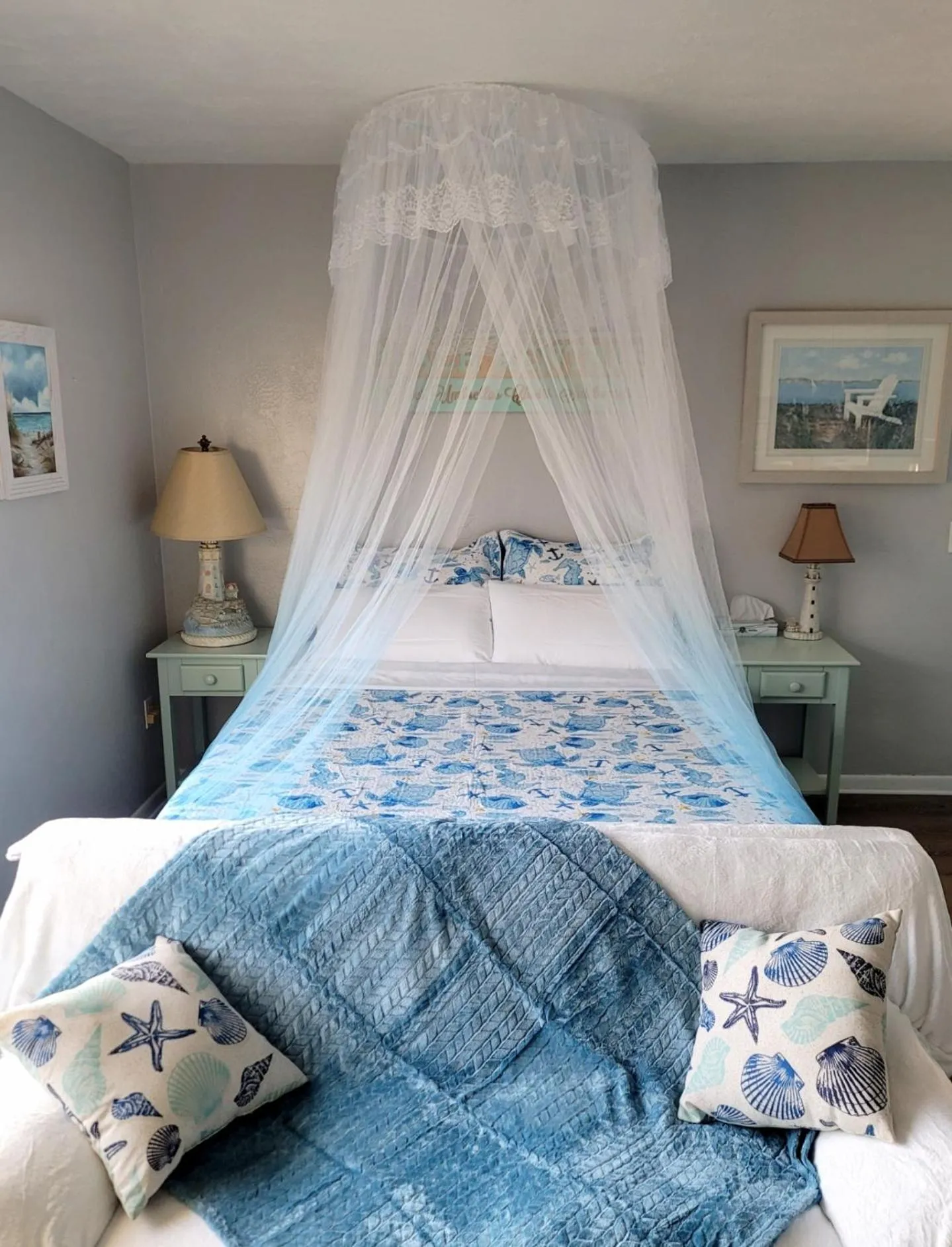 Bed in Searenity, Waterside studio in the heart of Treasure Island, walk to beach