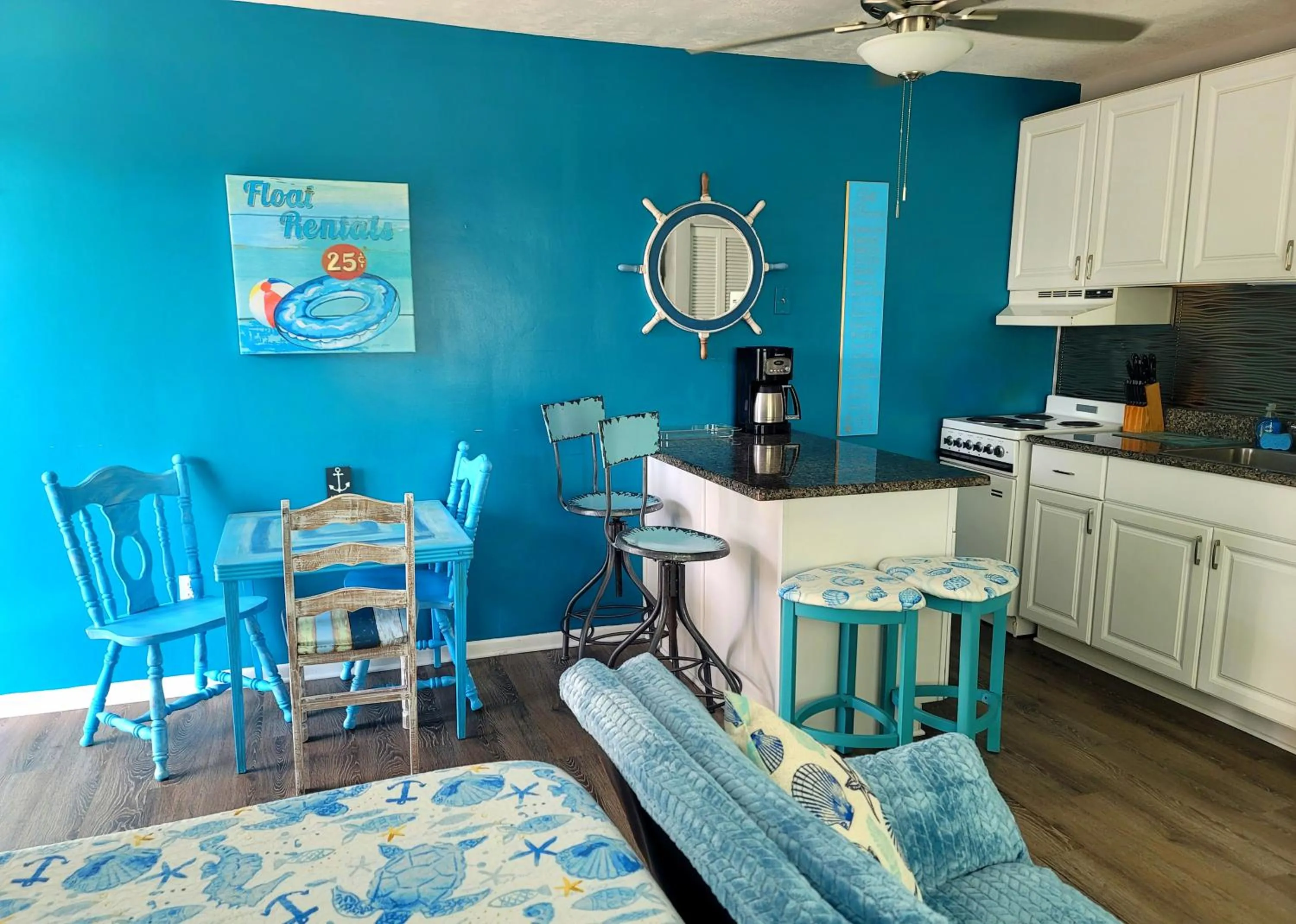Searenity, Waterside studio in the heart of Treasure Island, walk to beach