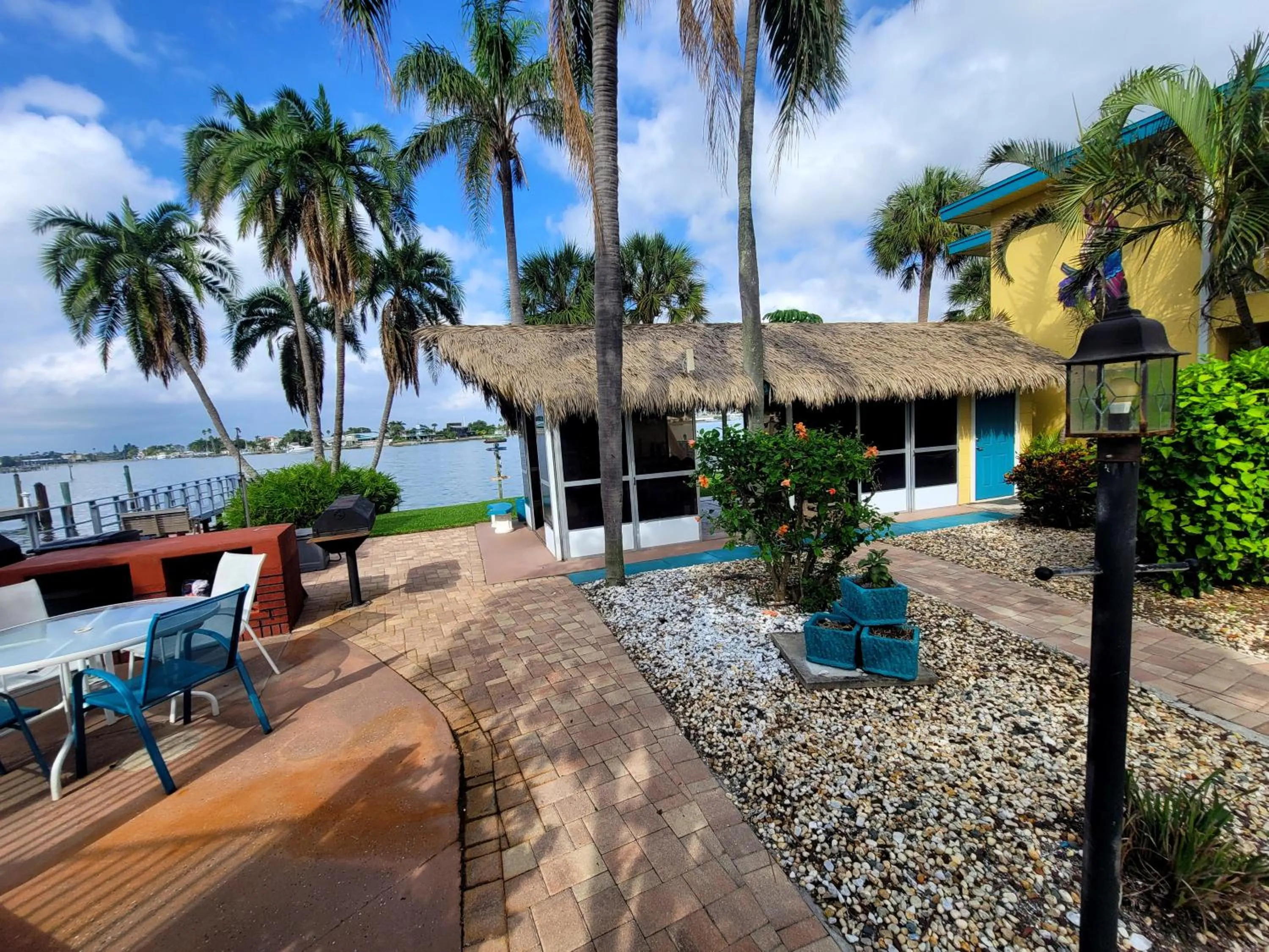 Searenity, Waterside studio in the heart of Treasure Island, walk to beach