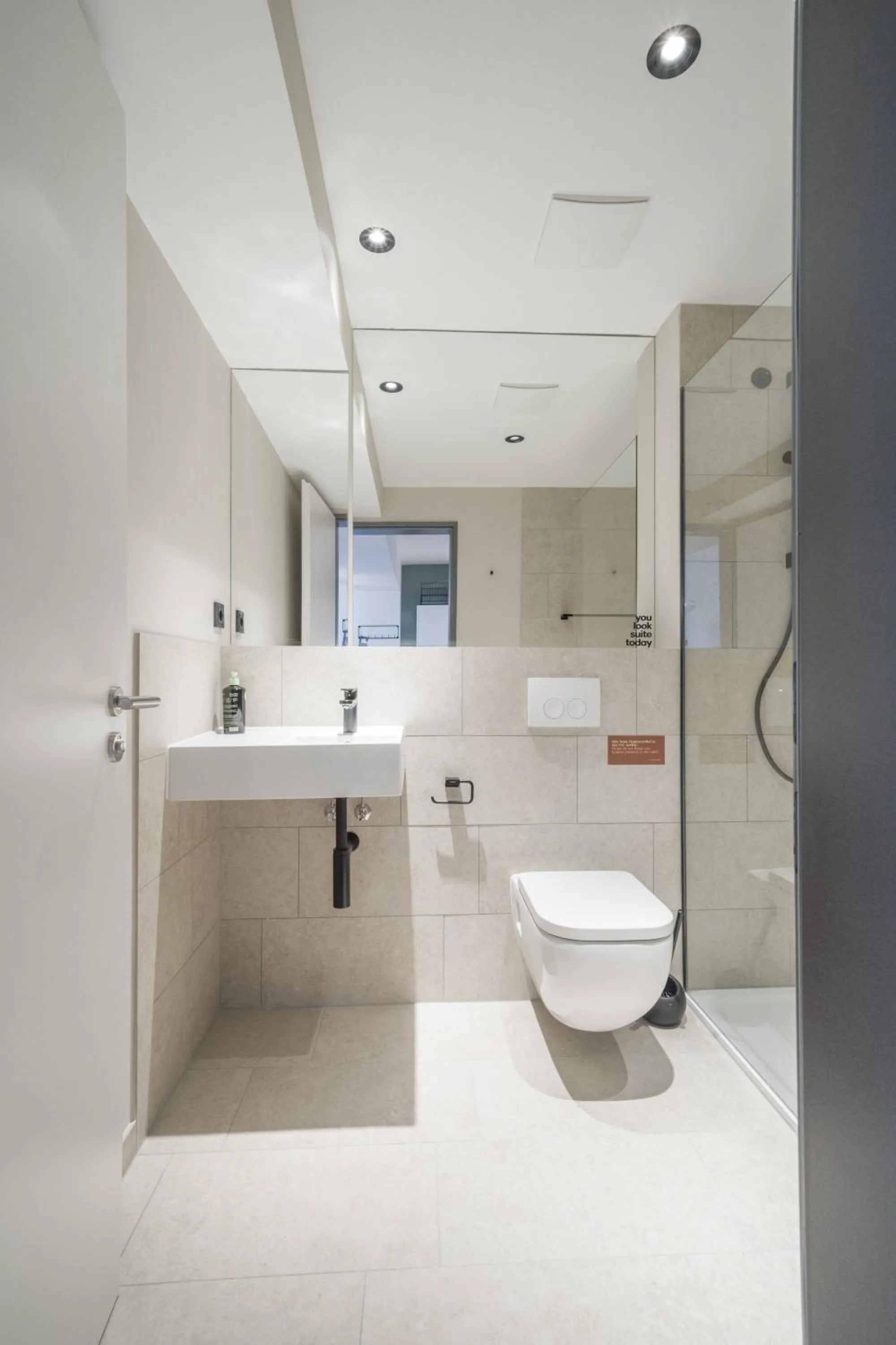 Shower in Limehome Saarbrücken Berliner Promenade