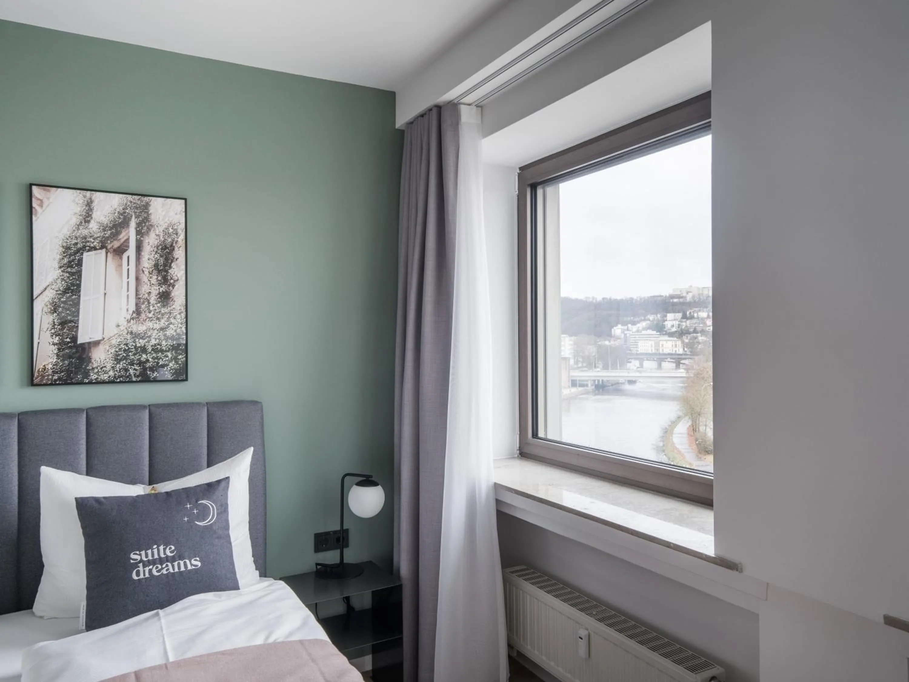 Bed in Limehome Saarbrücken Berliner Promenade