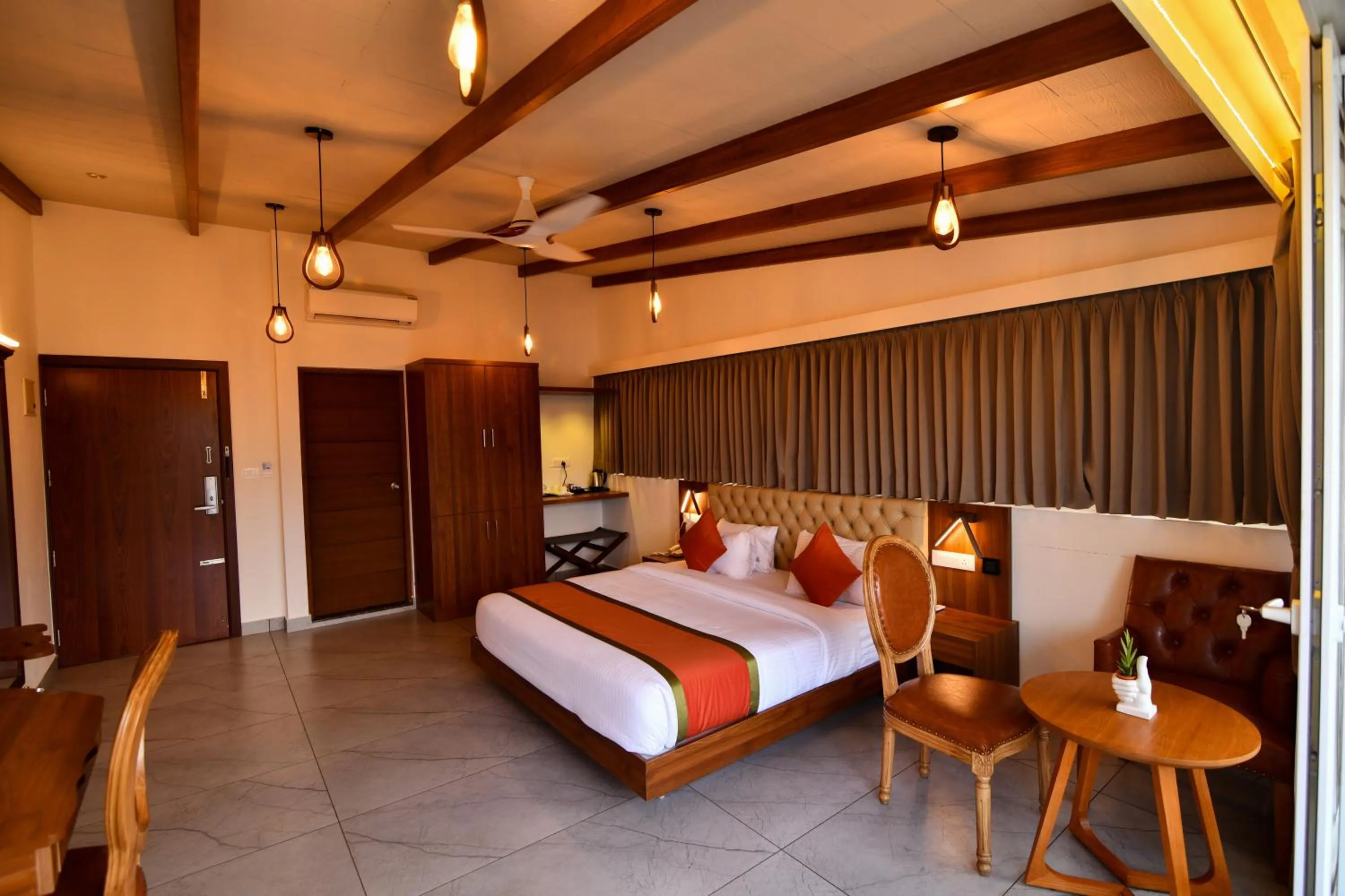 Toilet, Bed in British County Resorts