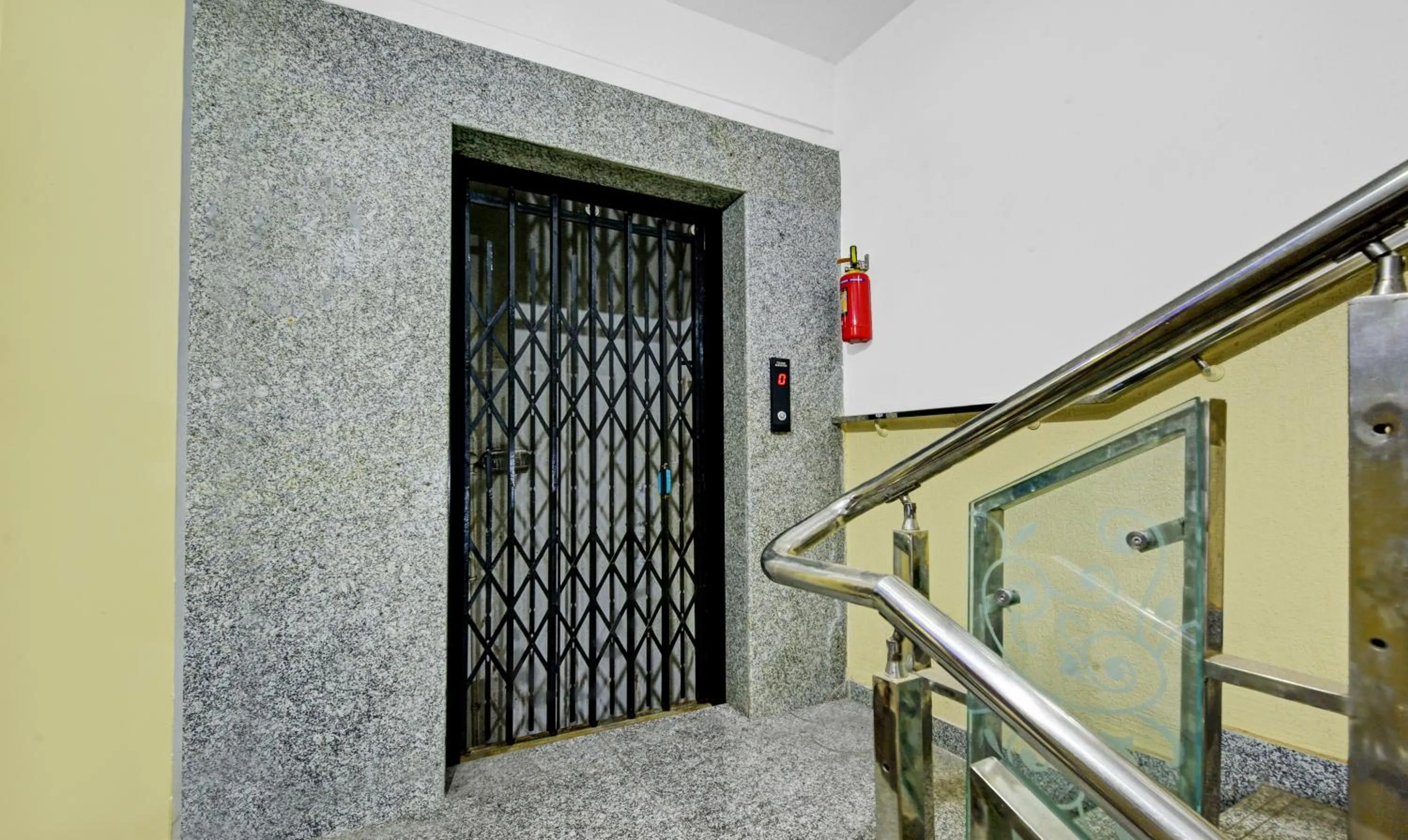 elevator in Itsy Hotels Cradle Regency