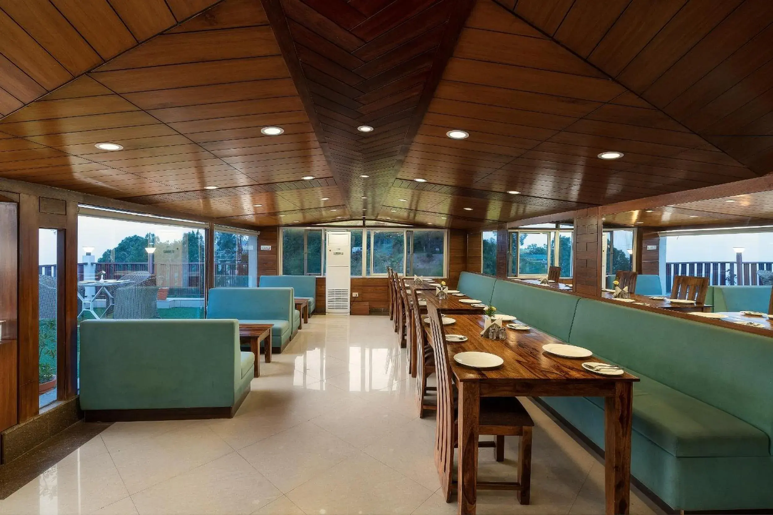 Restaurant/places to eat in Hotel The Chabal Restaurant/places to eat in Hotel The Chabal