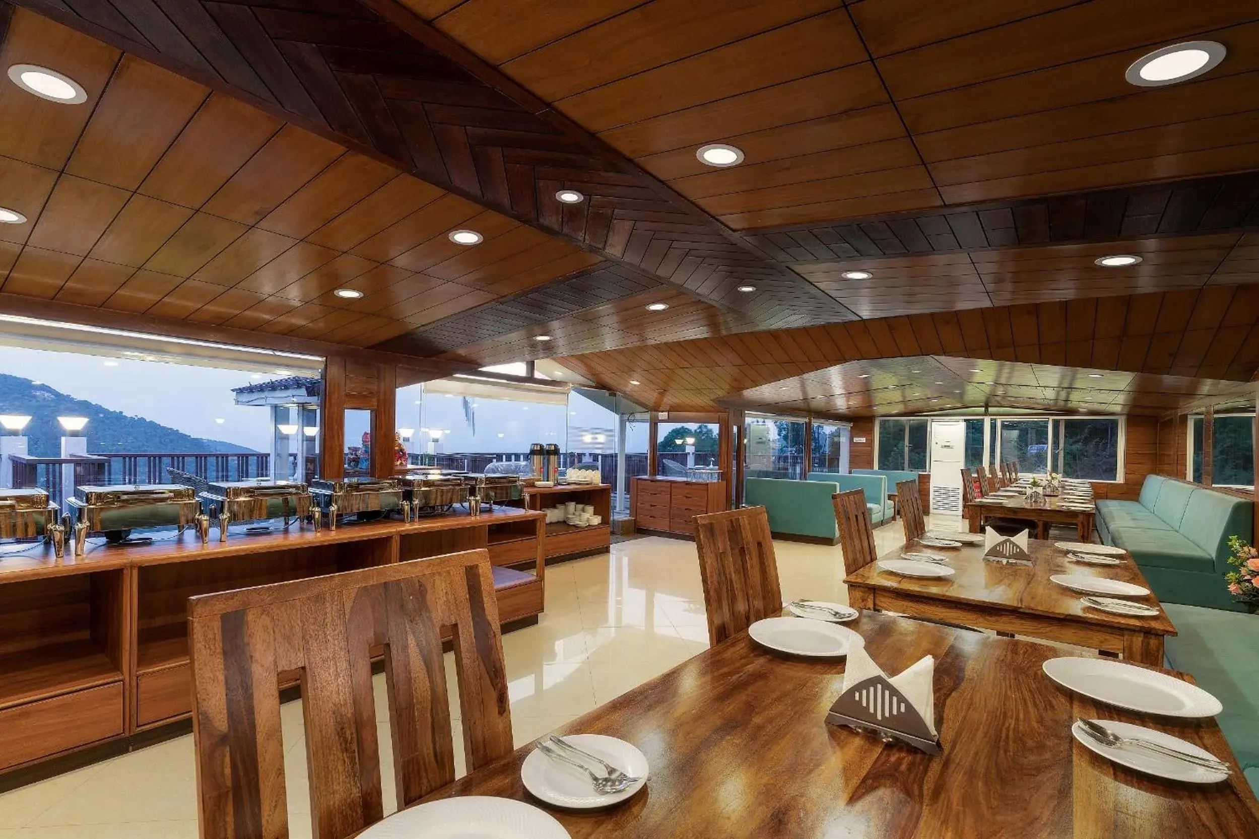 Restaurant/places to eat in Hotel The Chabal Restaurant/places to eat in Hotel The Chabal