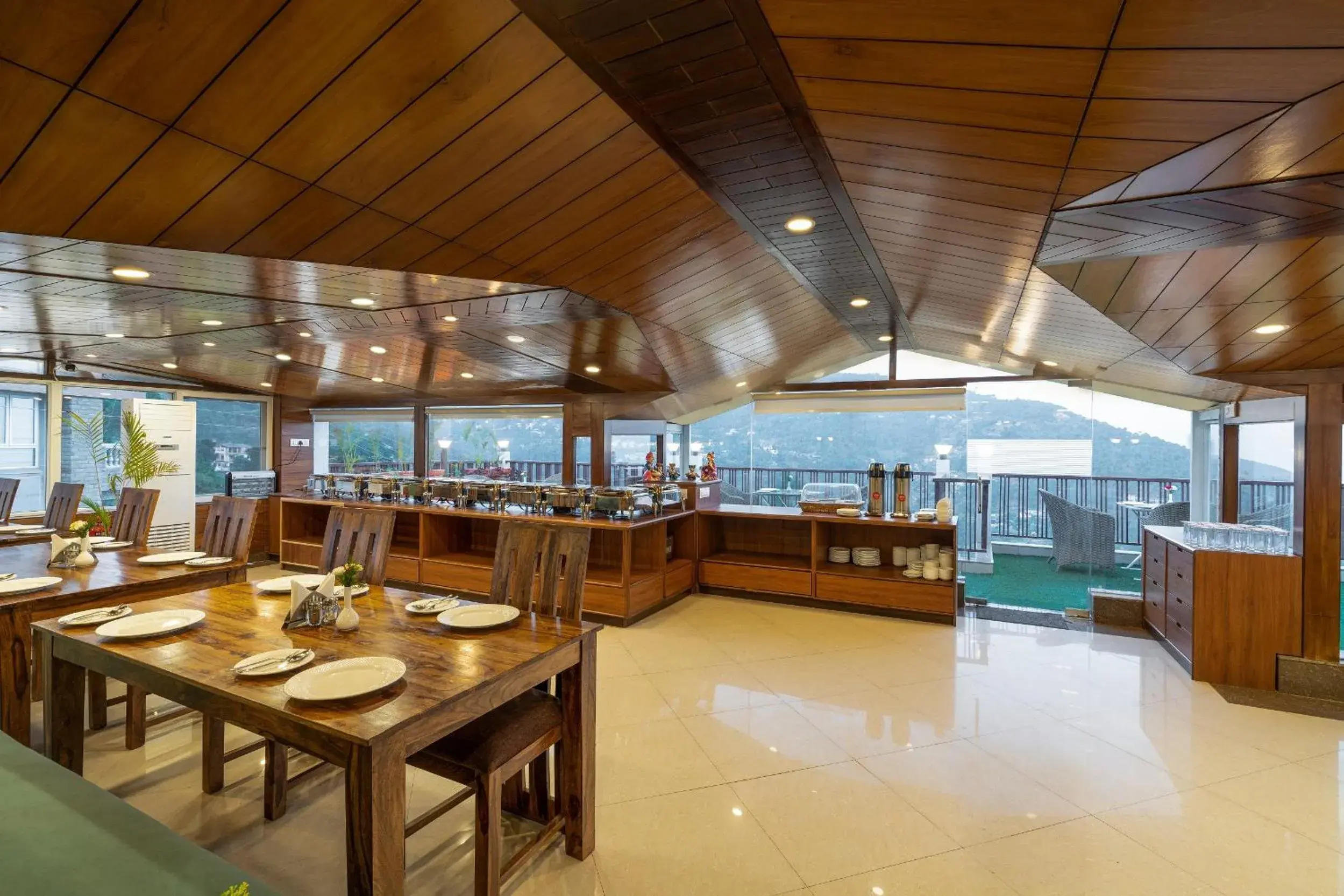 Restaurant/places to eat in Hotel The Chabal Restaurant/places to eat in Hotel The Chabal