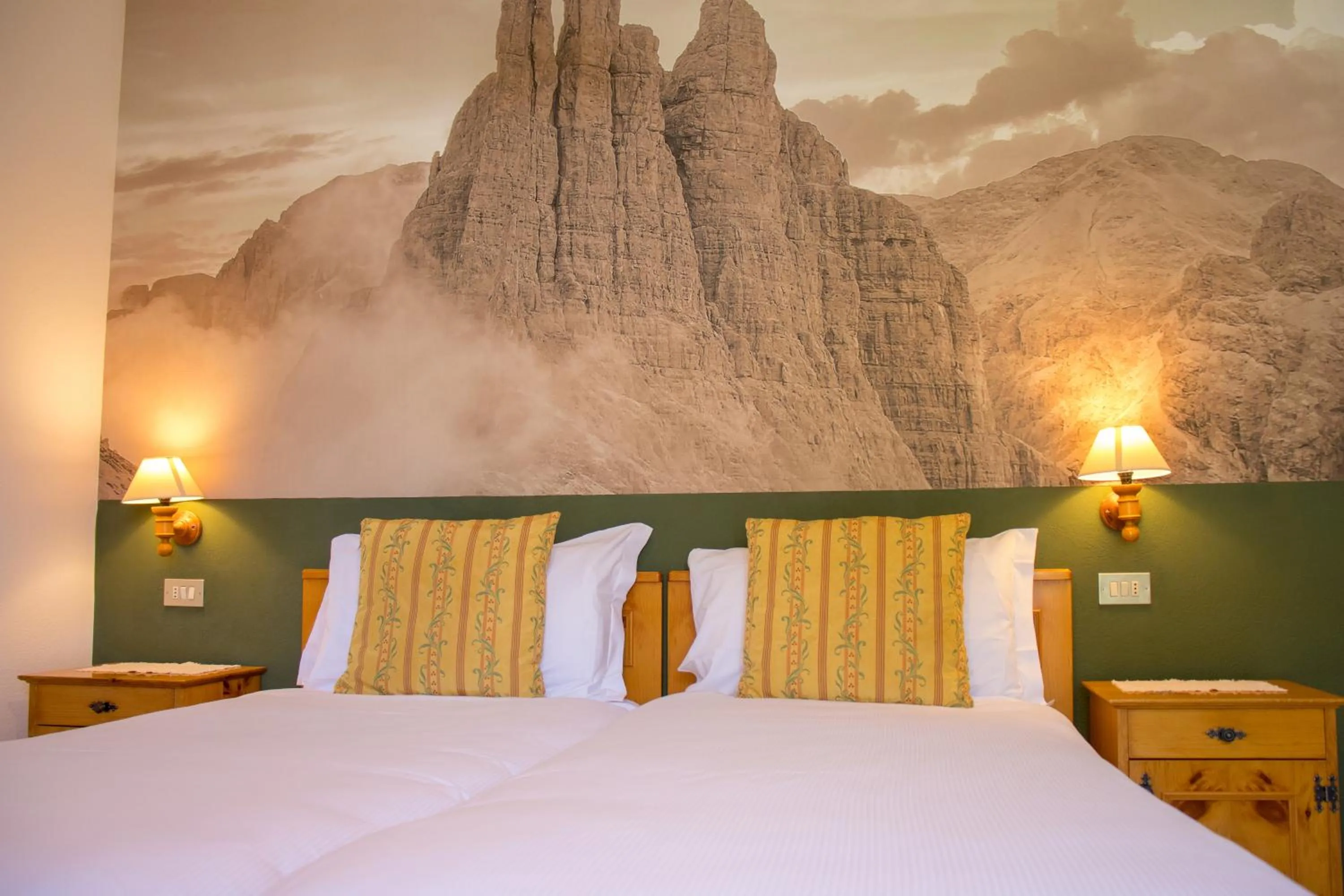 Bed in Hotel Garnì Rosengarten