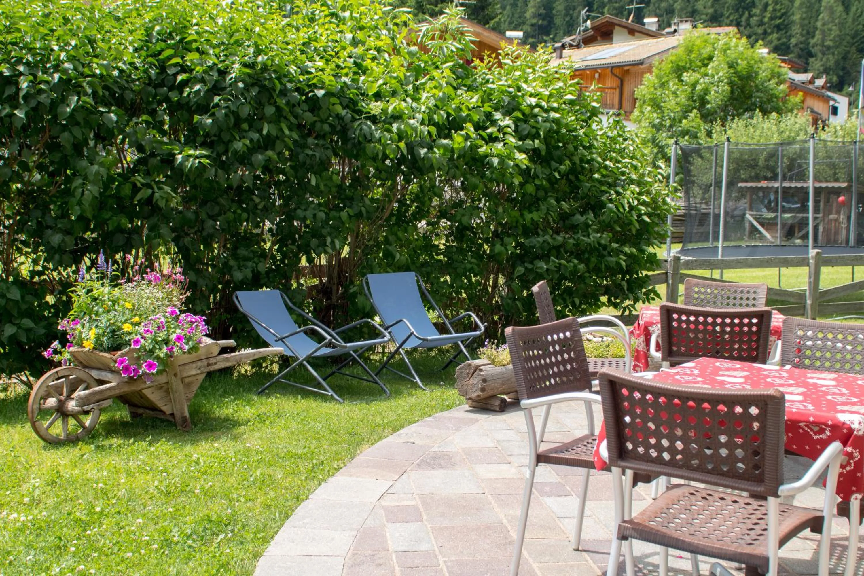 Garden in Hotel Garnì Rosengarten