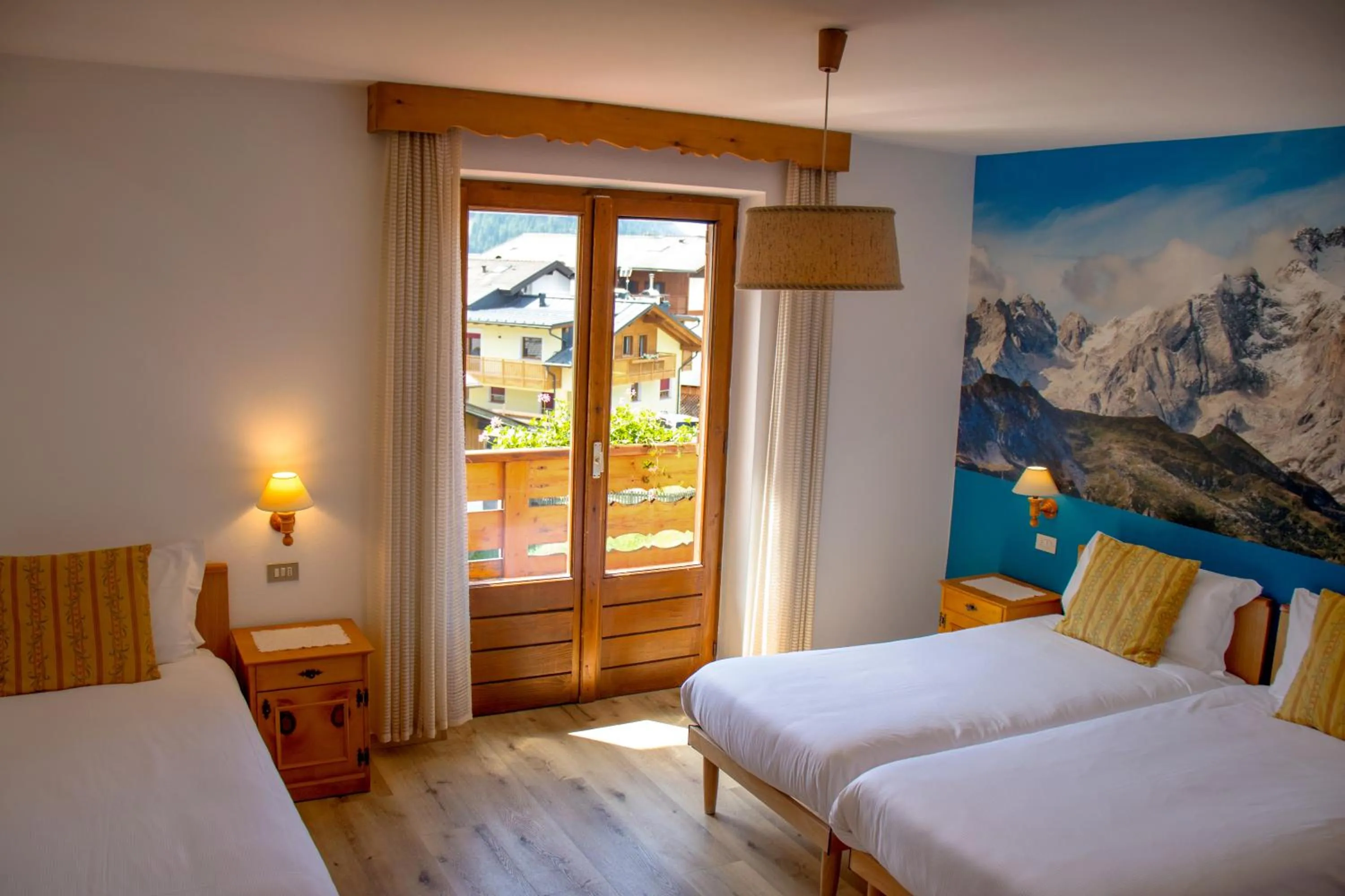 Photo of the whole room, Bed in Hotel Garnì Rosengarten