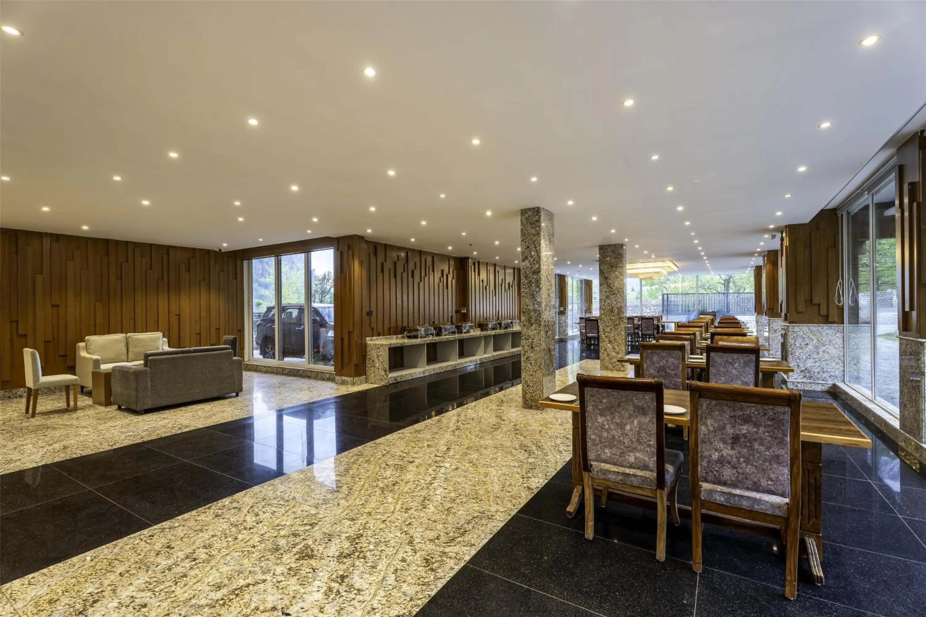 Restaurant/places to eat in Palchan Hotel & Spa - A member of Radisson Individuals Retreats