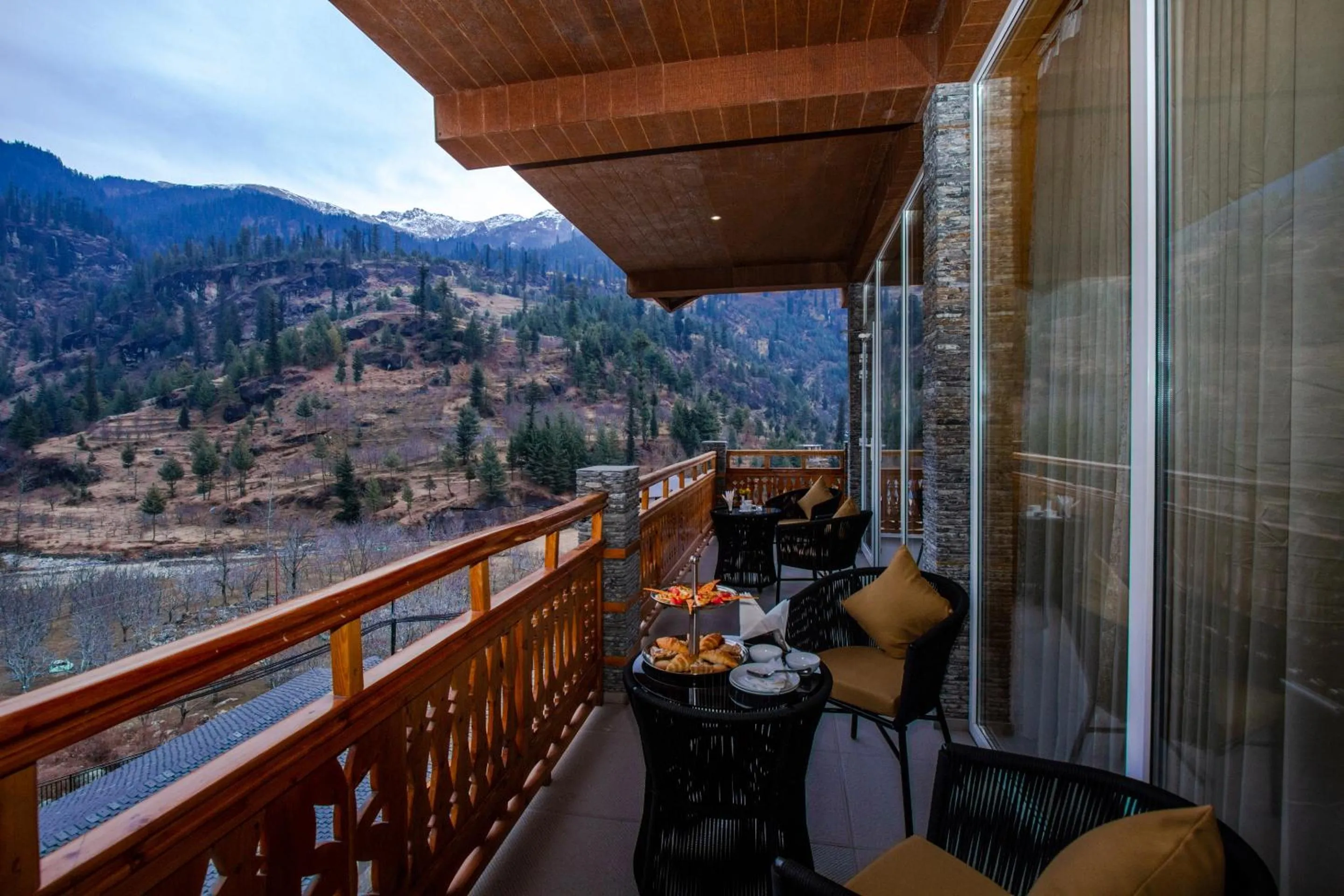 Restaurant/places to eat in Palchan Hotel & Spa - A member of Radisson Individuals Retreats