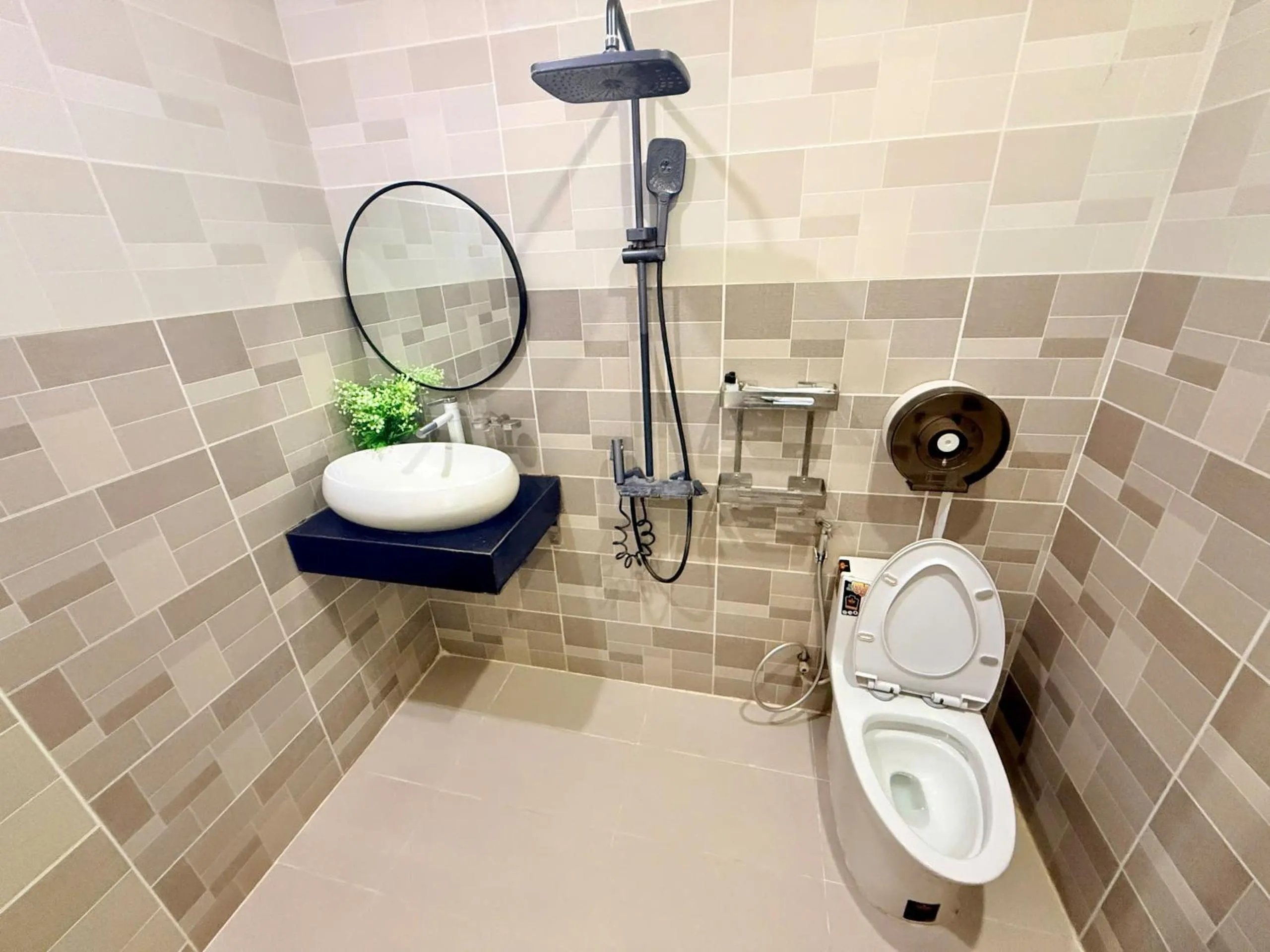 Shower in Khách sạn Anh Tuấn