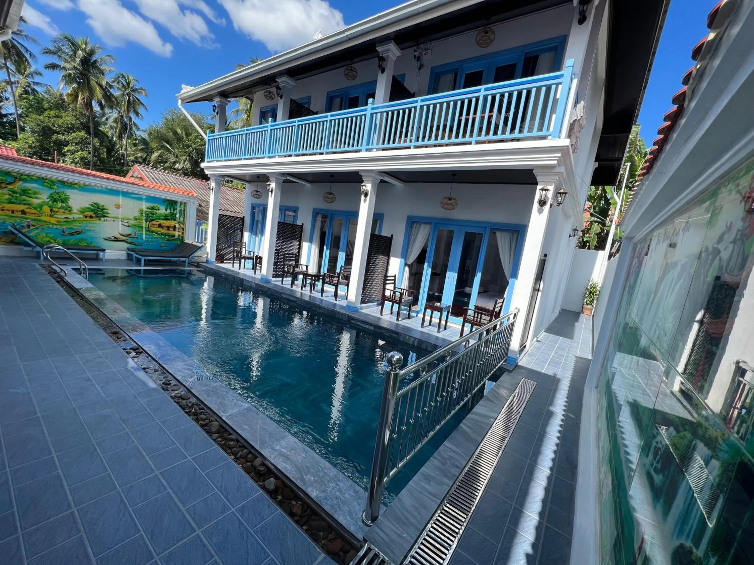 Pool view in Sadakham Hotel