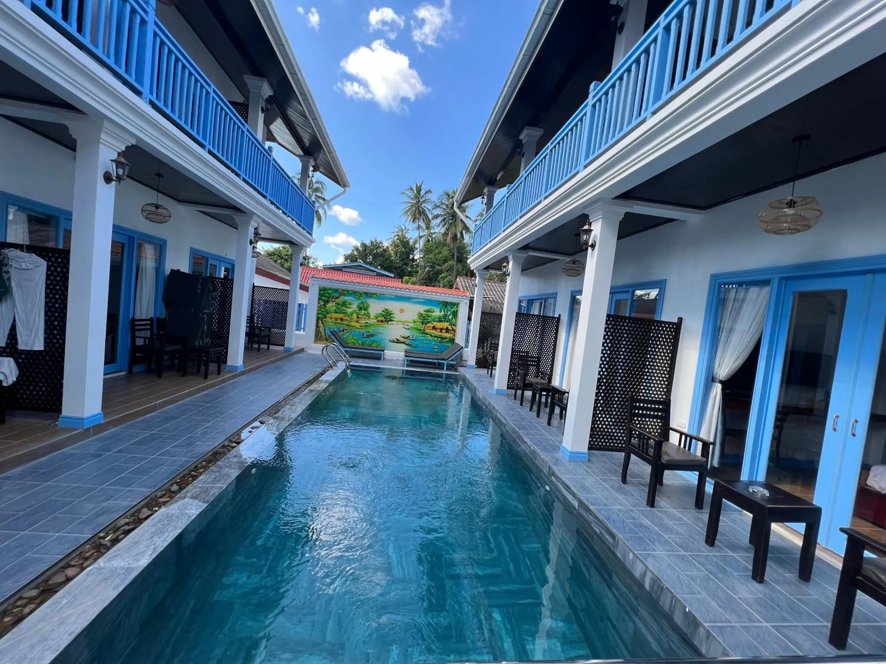 Swimming pool in Sadakham Hotel