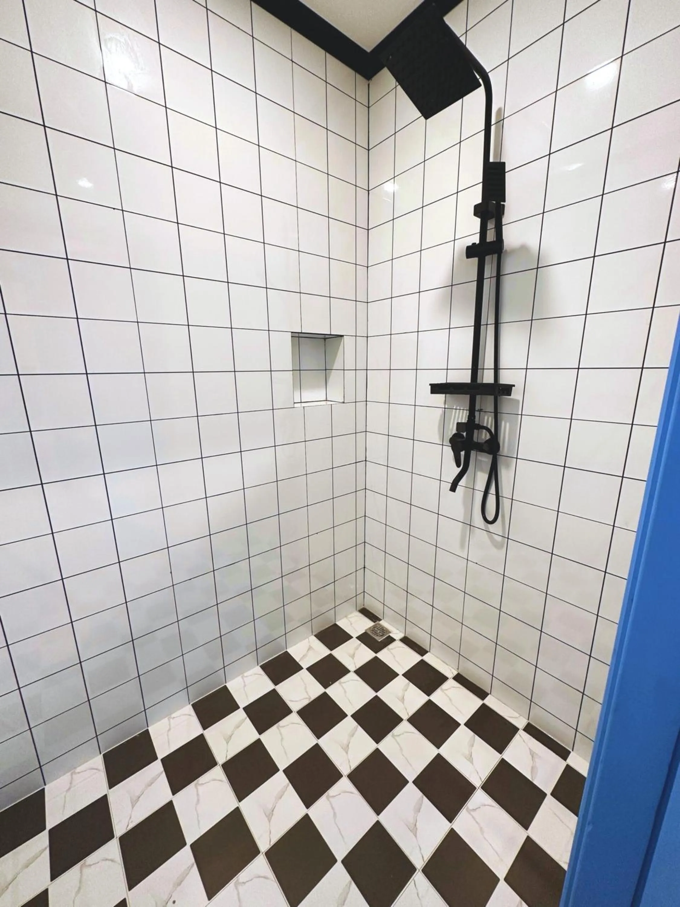 Shower in Sadakham Hotel