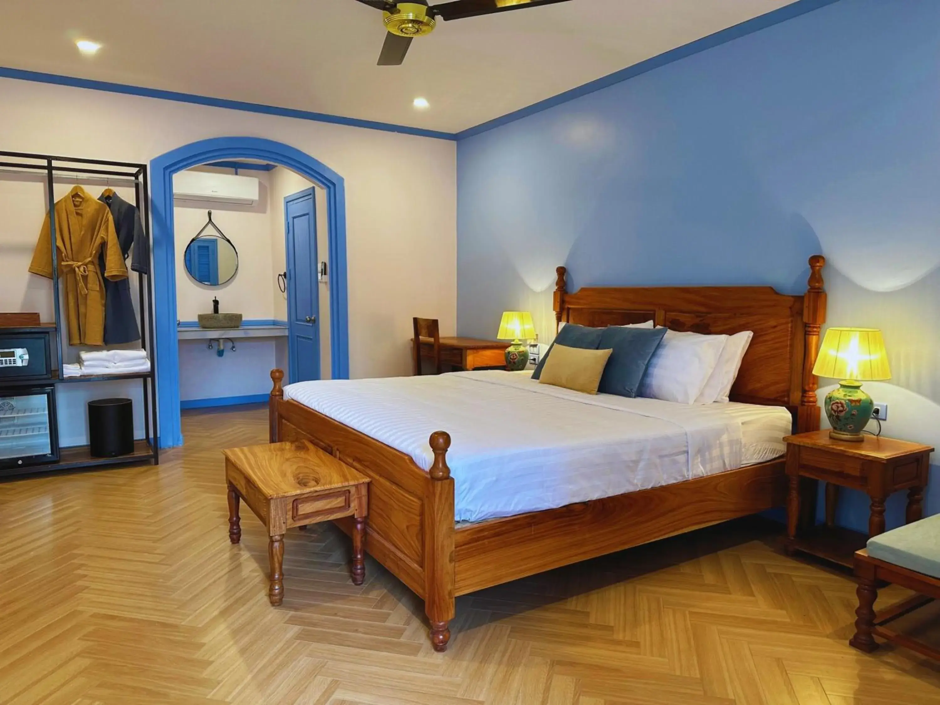 Deluxe Double Room with Balcony in Sadakham Hotel Deluxe Double Room with Balcony in Sadakham Hotel